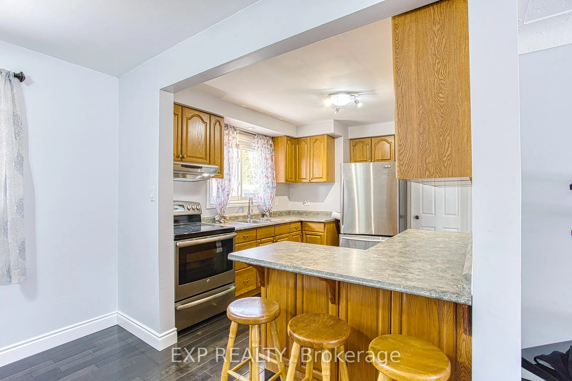 Photo 11 of Unit Upper Level, 71 East Street, Hamilton, Winona Park — HOMEH