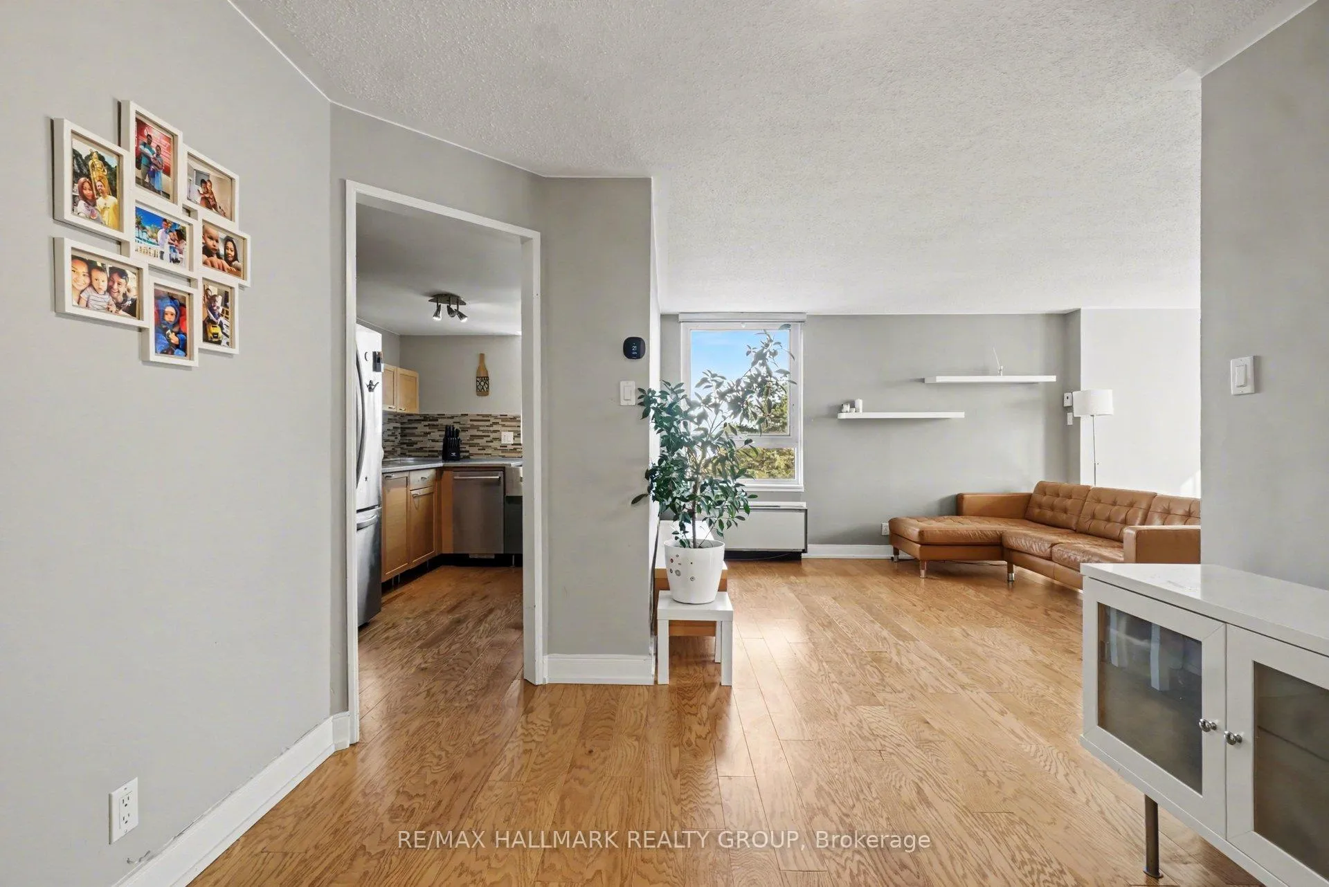 Photo 3 of Unit 616, 80 Sandcastle Drive, Ottawa, Leslie Park — HOMEH