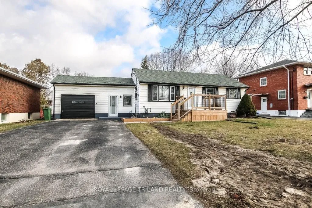 Photo 2 of 244 Forest Avenue, St. Thomas — HOMEH