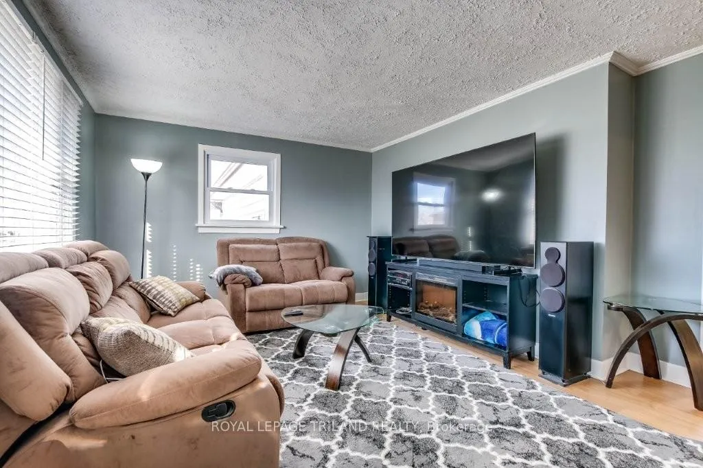 Photo 4 of 244 Forest Avenue, St. Thomas — HOMEH