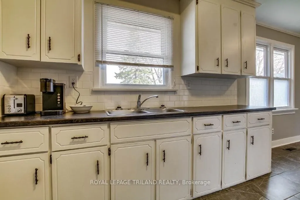 Photo 8 of 244 Forest Avenue, St. Thomas — HOMEH