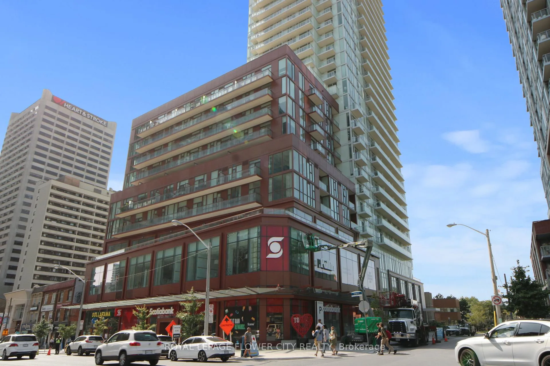 Front of Unit 1101, 33 Helendale Avenue
