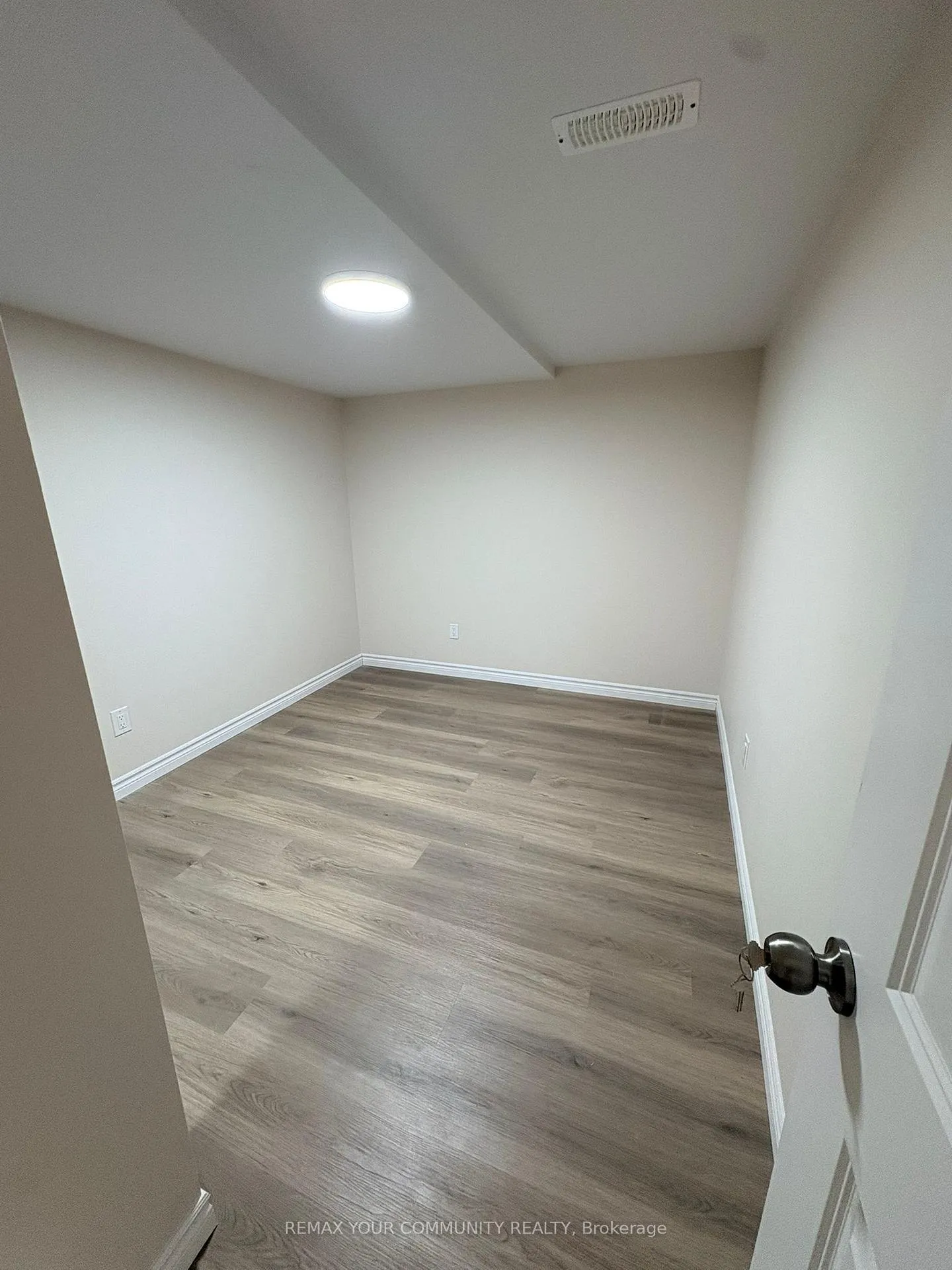 Photo 9 of Unit Bsmt, 19 Queens Crescent, Caledon, Bolton East — HOMEH