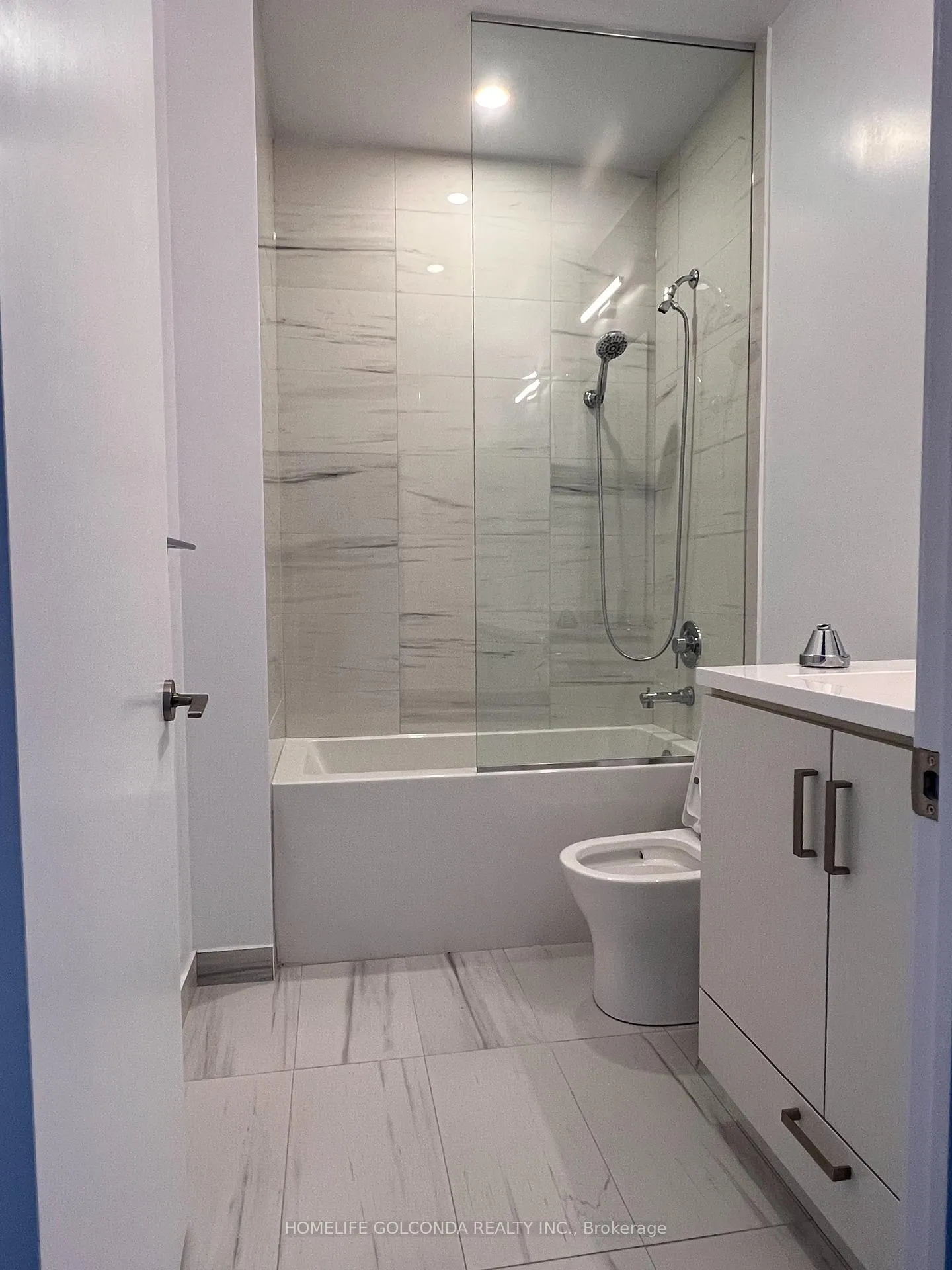 Photo 5 of Unit 2101, 38 Honeycrisp Crescent, Vaughan, Vaughan Corporate Centre — HOMEH