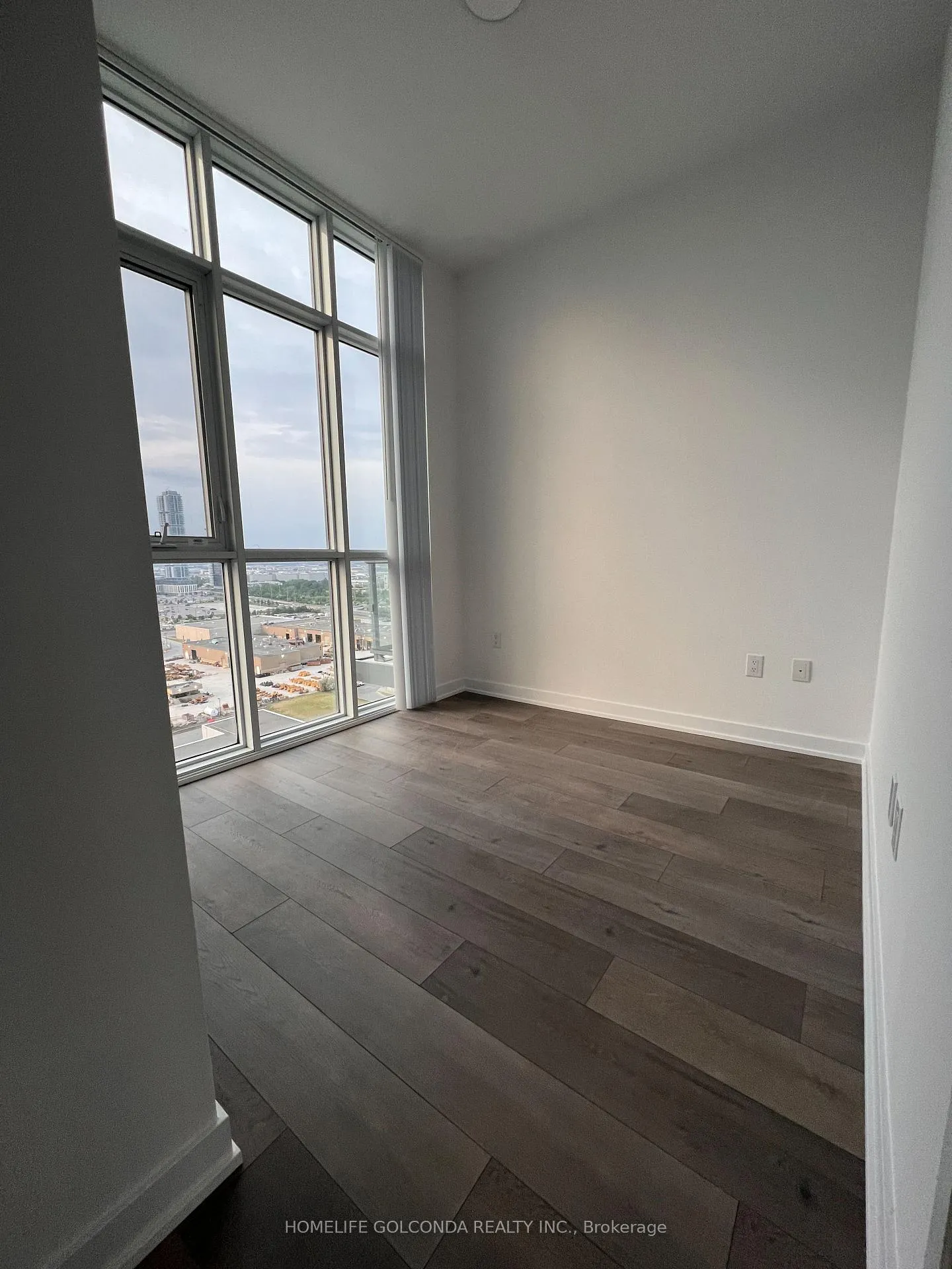 Photo 6 of Unit 2101, 38 Honeycrisp Crescent, Vaughan, Vaughan Corporate Centre — HOMEH