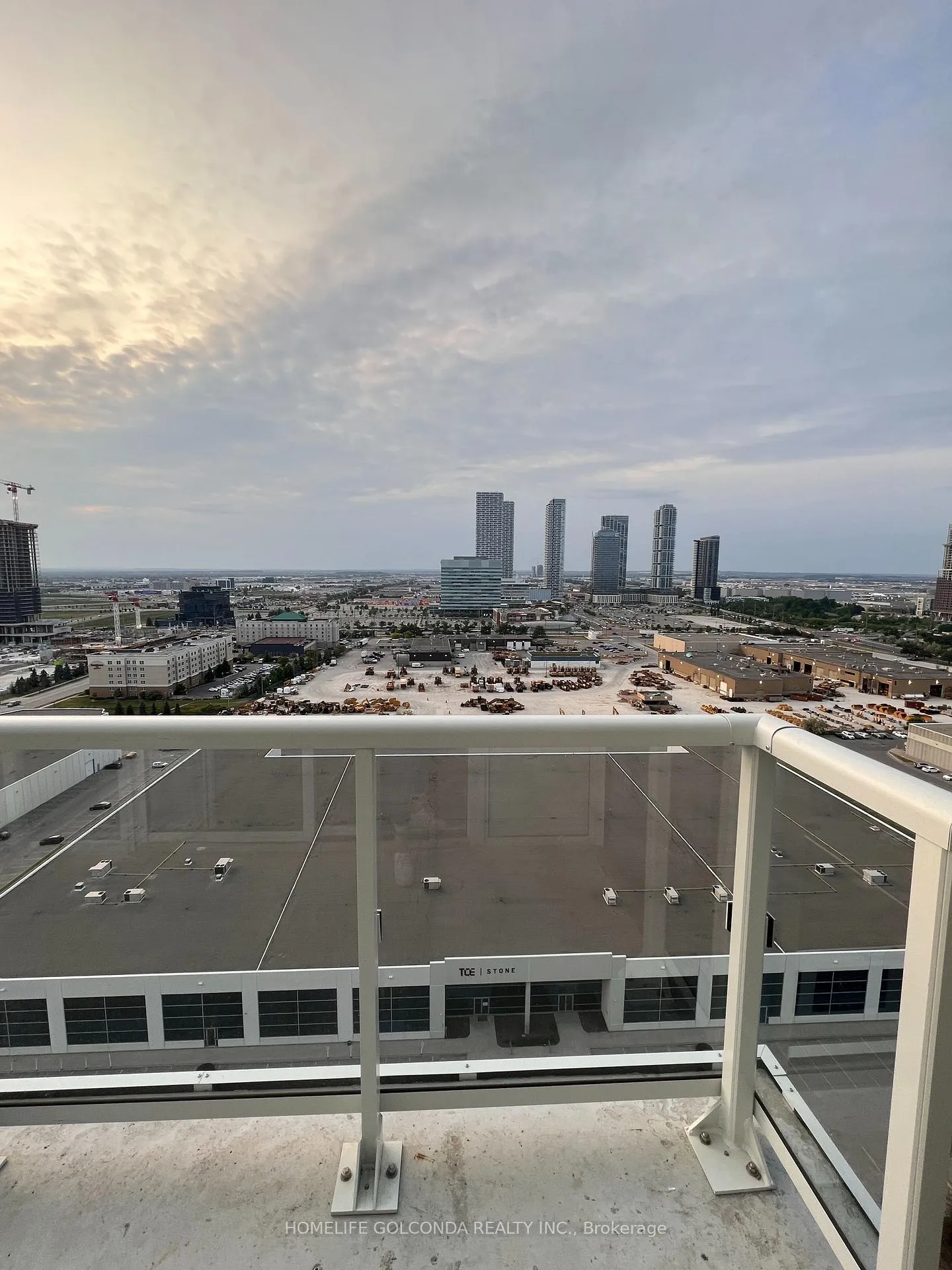 Photo 7 of Unit 2101, 38 Honeycrisp Crescent, Vaughan, Vaughan Corporate Centre — HOMEH