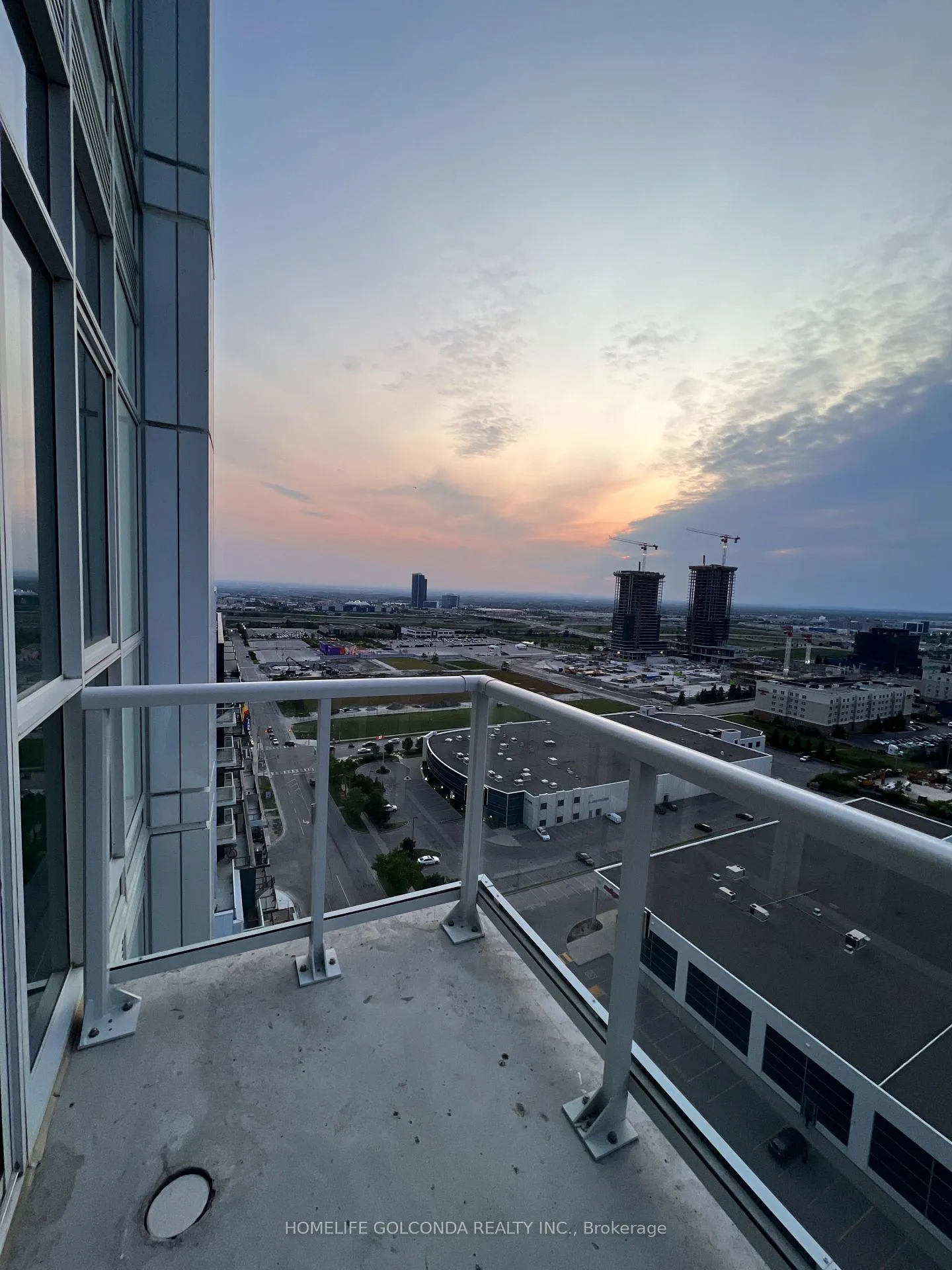 Photo 8 of Unit 2101, 38 Honeycrisp Crescent, Vaughan, Vaughan Corporate Centre — HOMEH