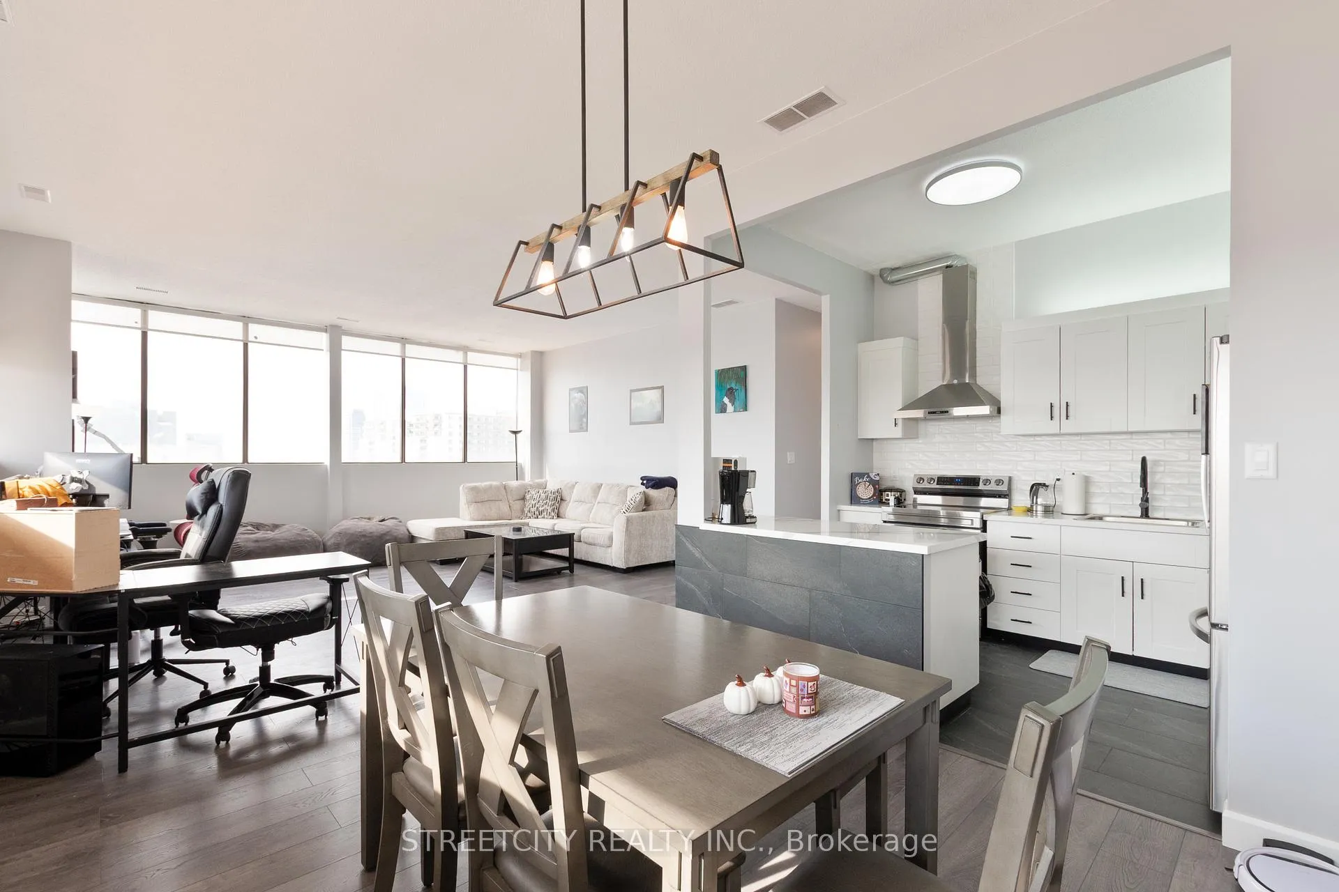 Photo 3 of Unit 2103, 389 Dundas Street, London, East K — HOMEH