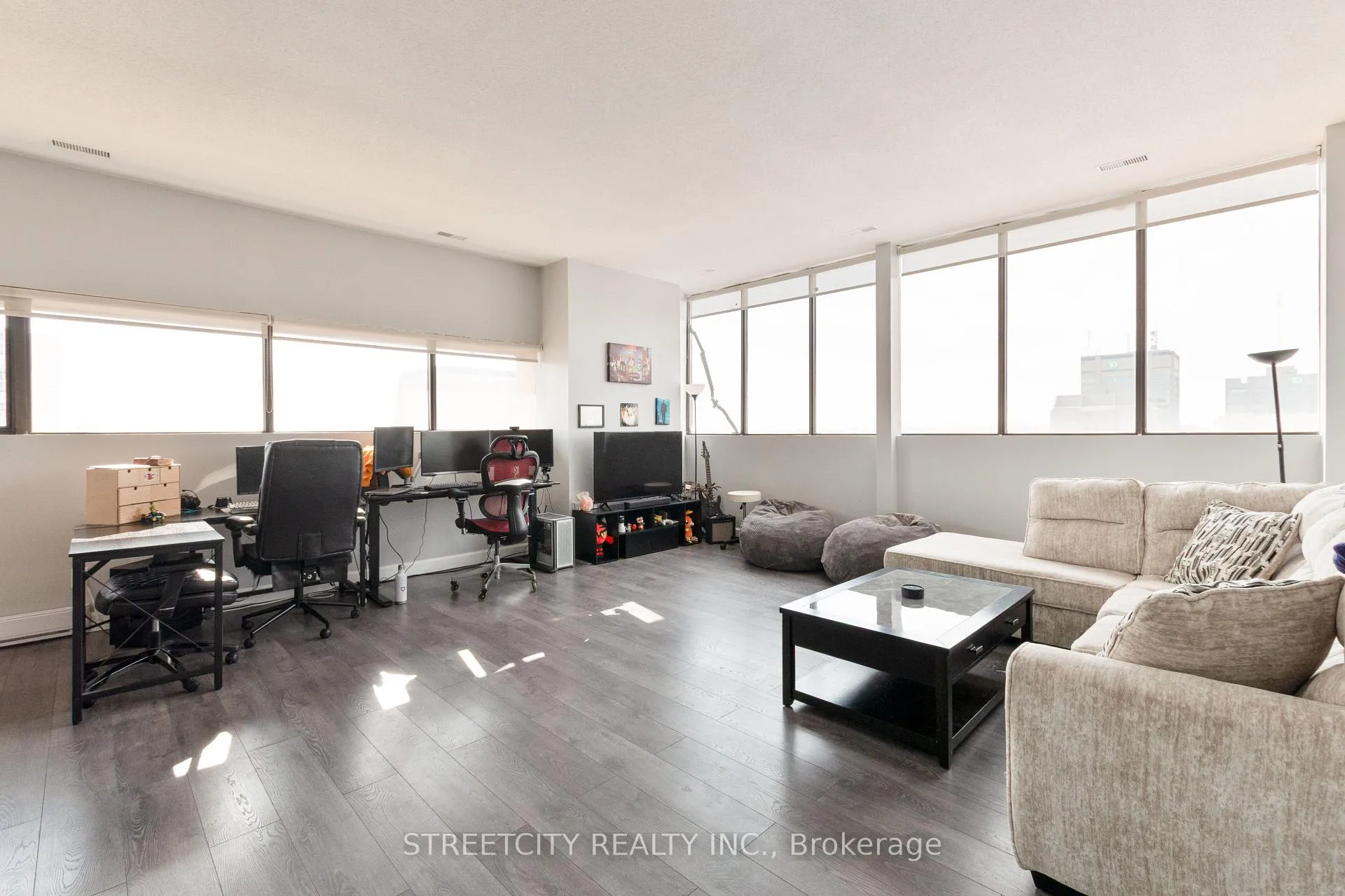 Photo 7 of Unit 2103, 389 Dundas Street, London, East K — HOMEH