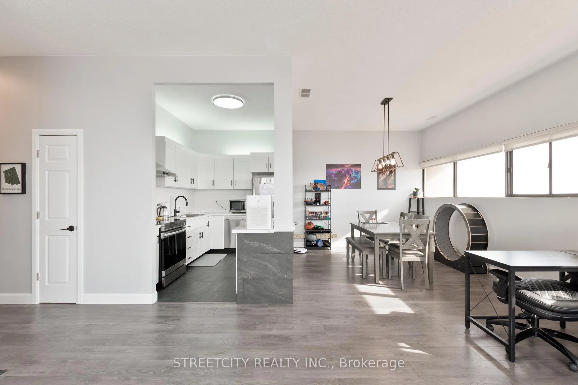 Photo 11 of Unit 2103, 389 Dundas Street, London, East K — HOMEH