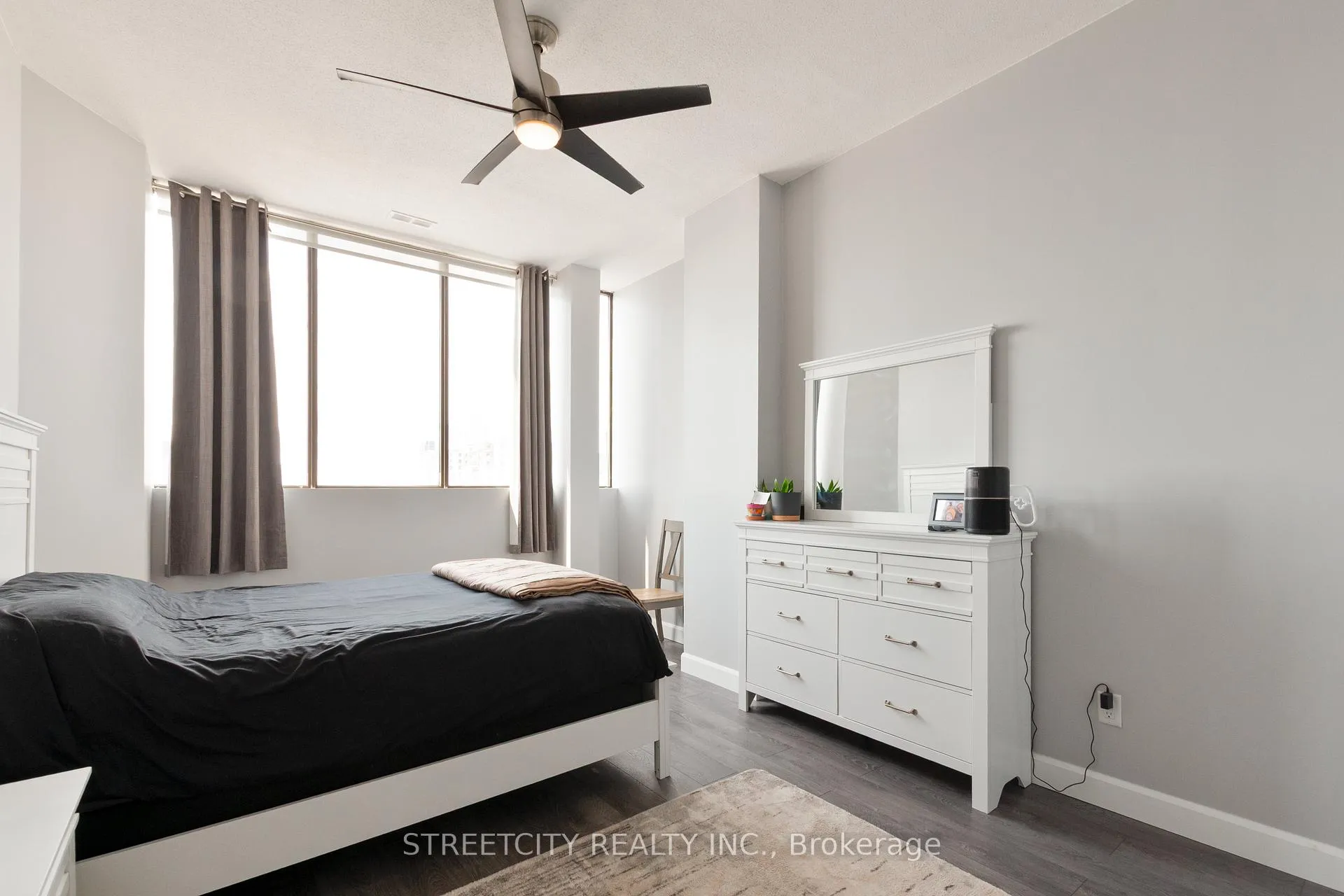Photo 16 of Unit 2103, 389 Dundas Street, London, East K — HOMEH