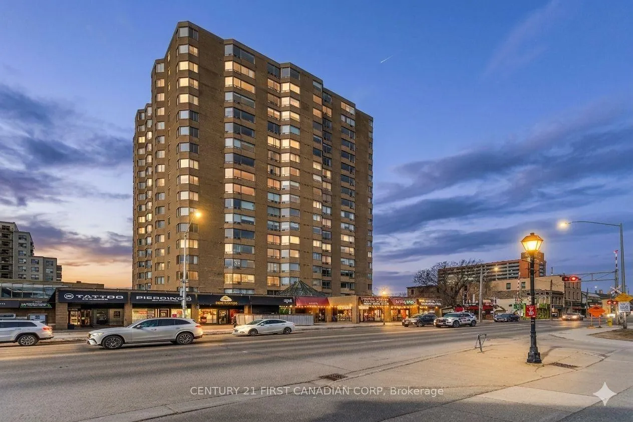 Front of Unit 903, 695 Richmond Street