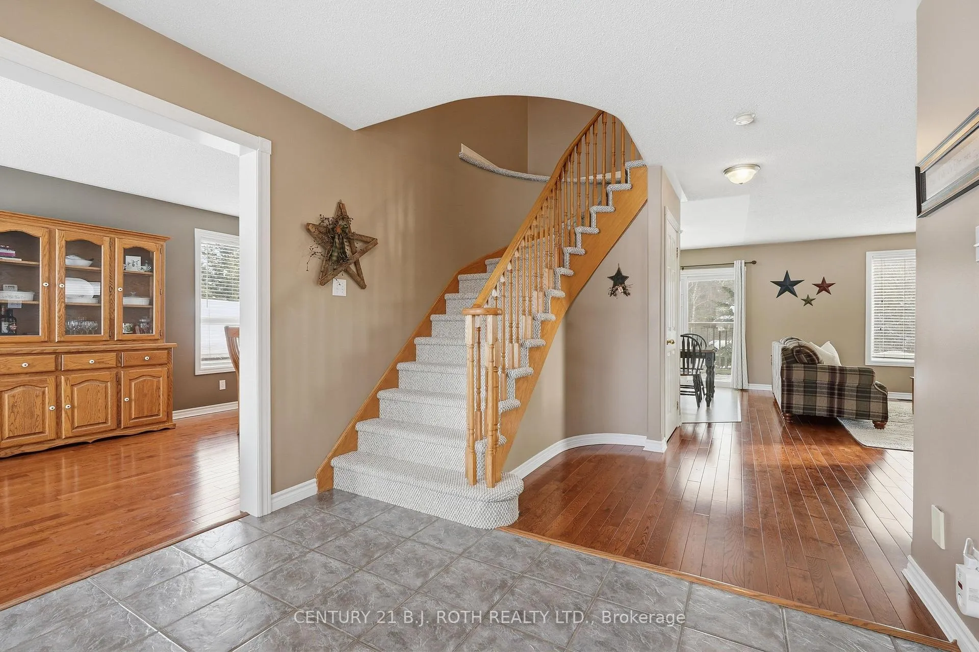 Photo 4 of 189 Pringle Drive, Barrie, Edgehill Drive — HOMEH