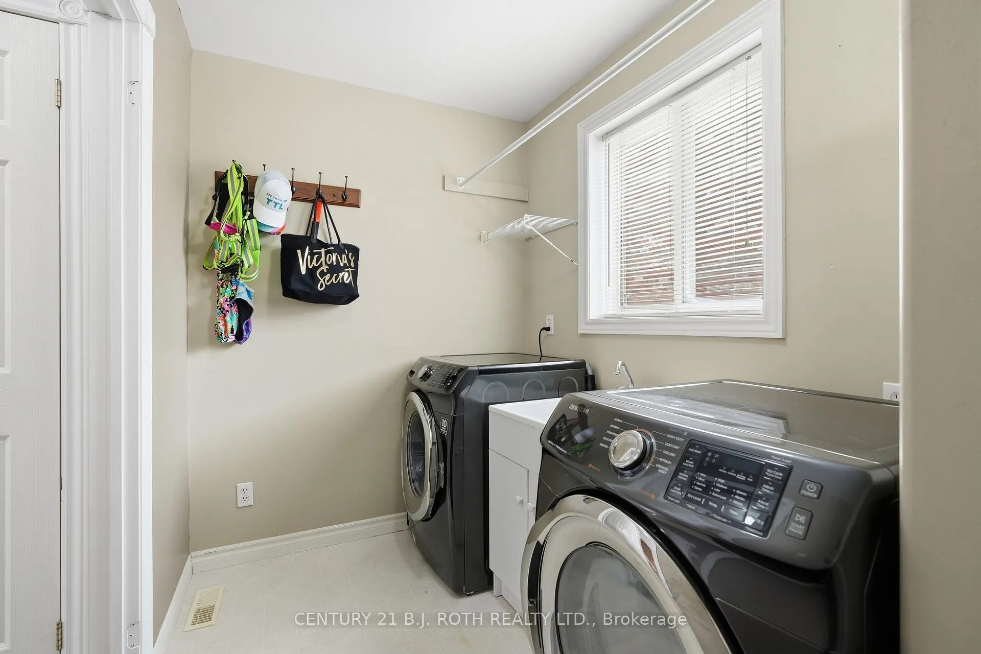 Photo 6 of 189 Pringle Drive, Barrie, Edgehill Drive — HOMEH