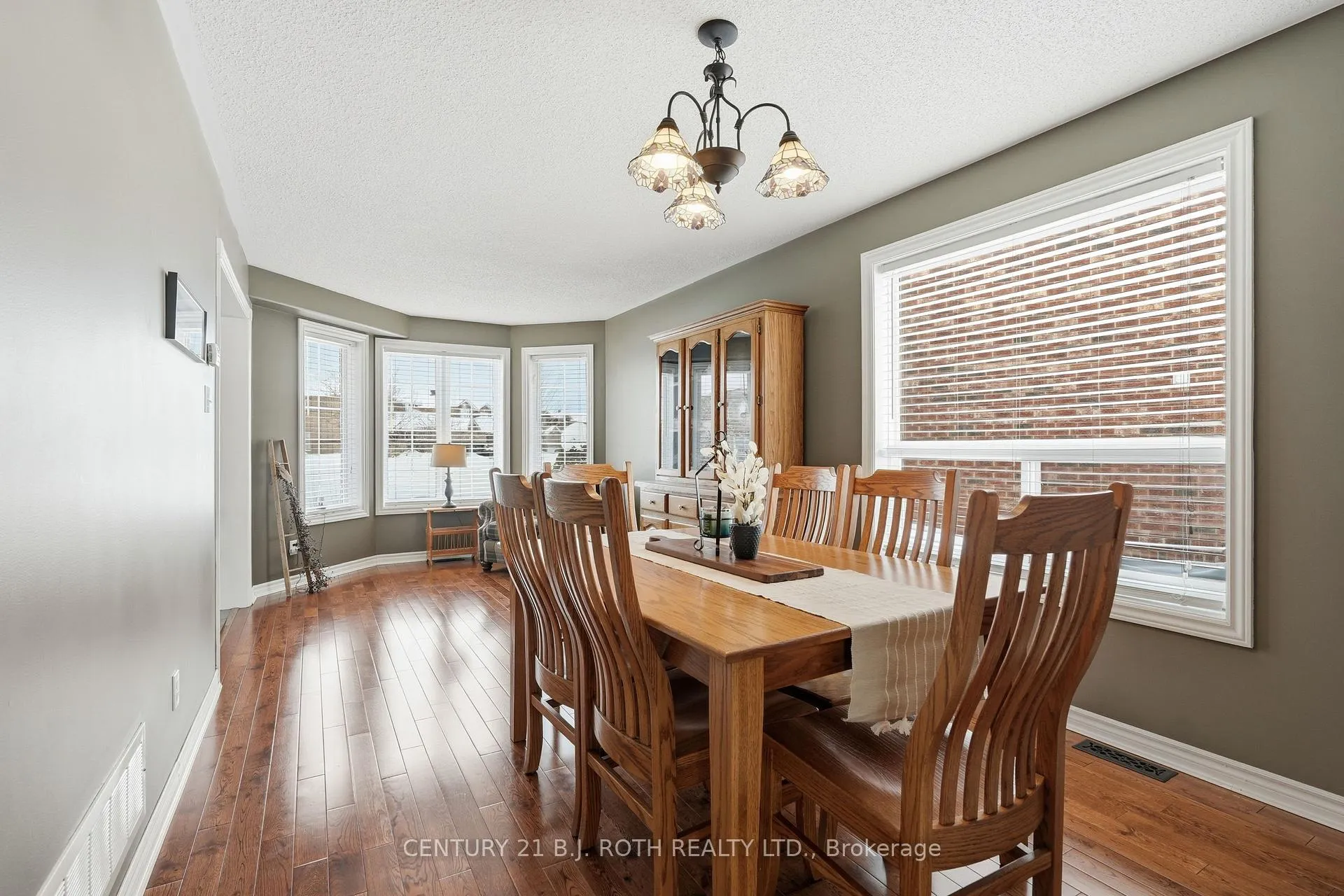 Photo 14 of 189 Pringle Drive, Barrie, Edgehill Drive — HOMEH