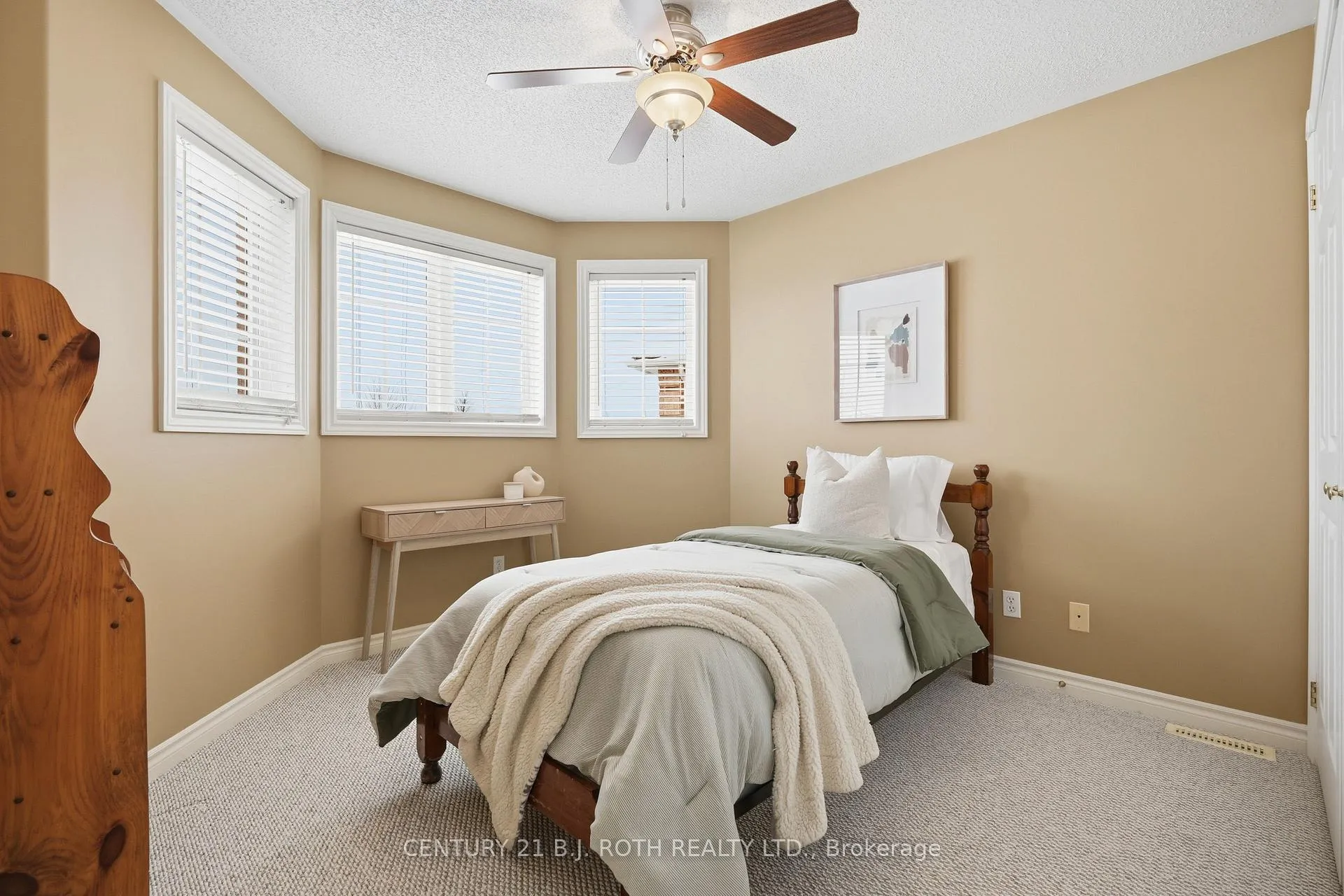 Photo 17 of 189 Pringle Drive, Barrie, Edgehill Drive — HOMEH