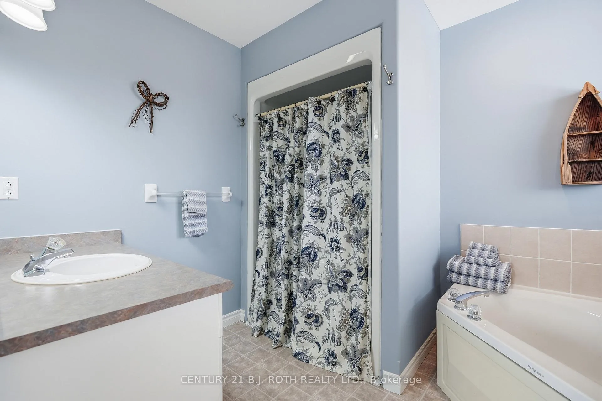 Photo 23 of 189 Pringle Drive, Barrie, Edgehill Drive — HOMEH