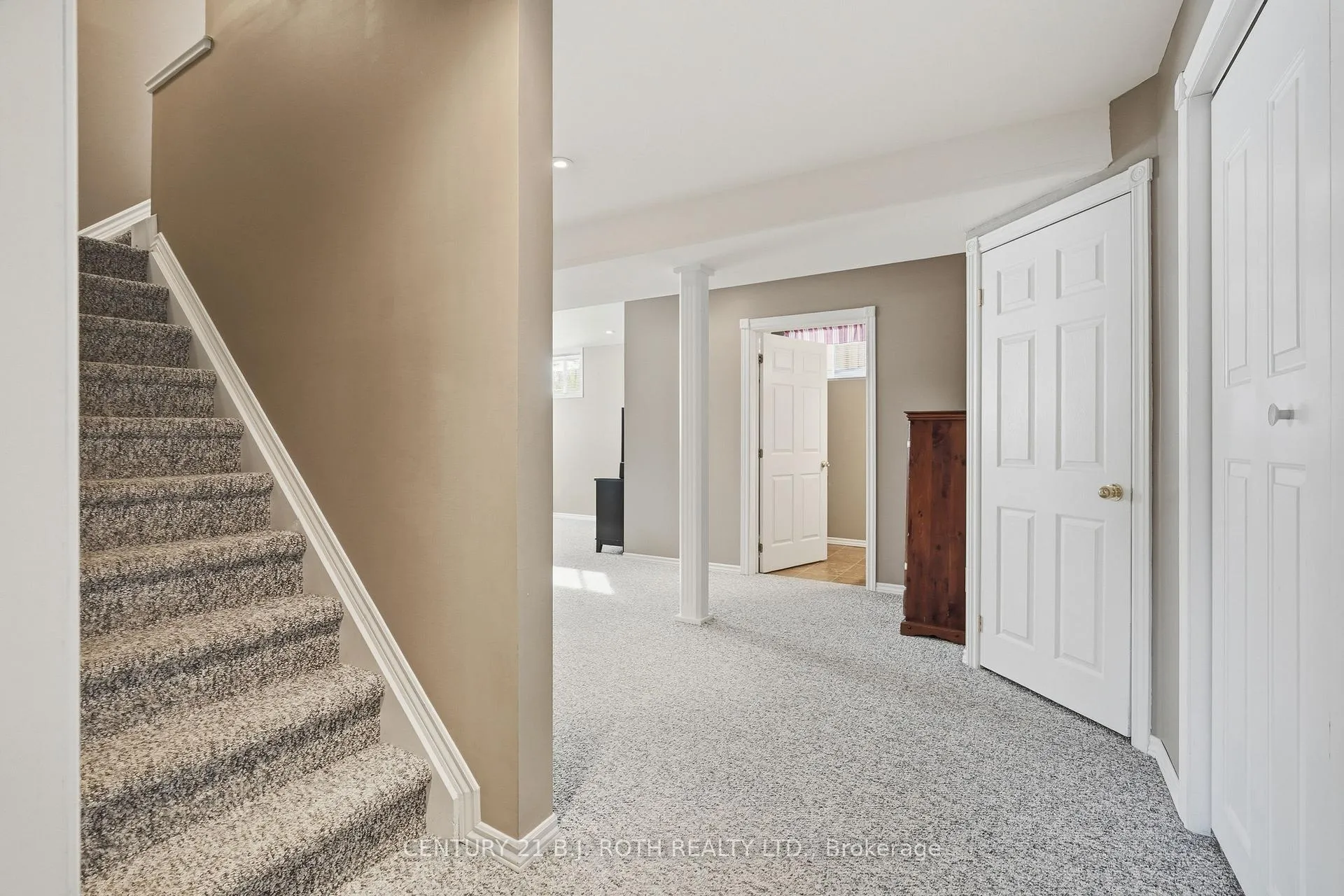 Photo 24 of 189 Pringle Drive, Barrie, Edgehill Drive — HOMEH