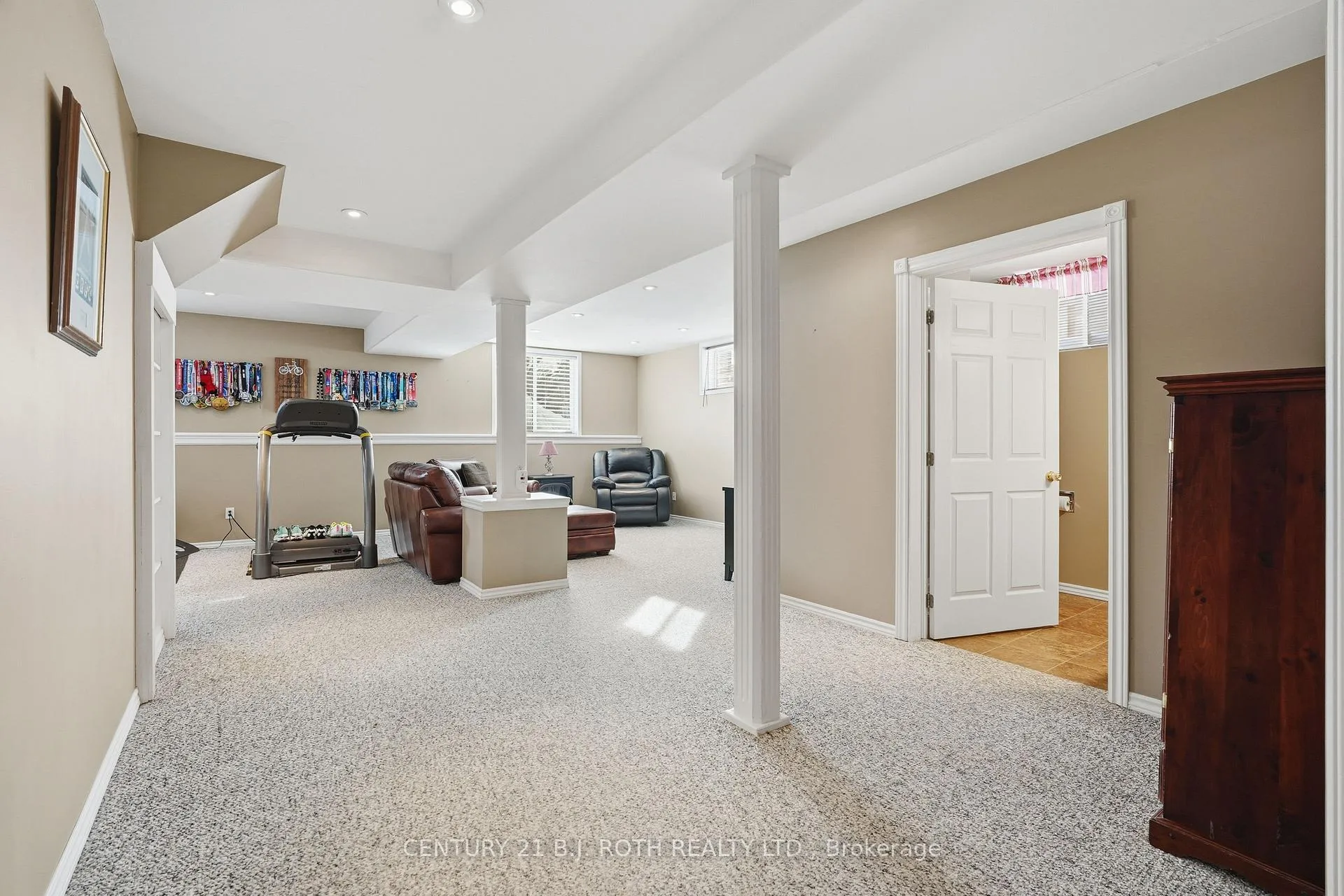 Photo 25 of 189 Pringle Drive, Barrie, Edgehill Drive — HOMEH