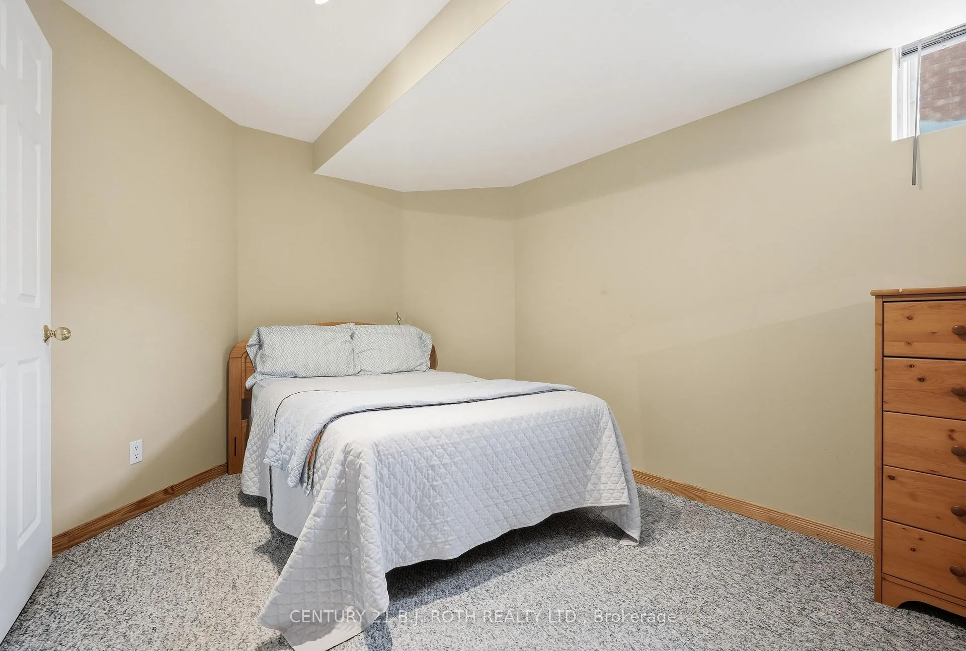 Photo 28 of 189 Pringle Drive, Barrie, Edgehill Drive — HOMEH