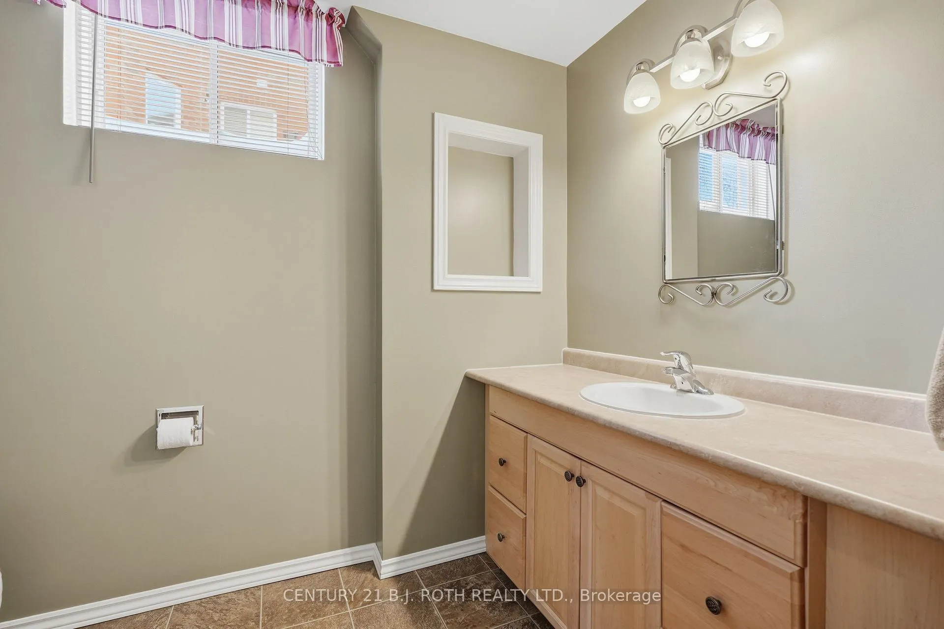 Photo 30 of 189 Pringle Drive, Barrie, Edgehill Drive — HOMEH