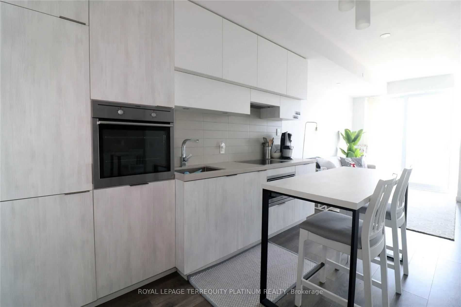 Photo 1 of Unit 2007, 8 Eglinton Avenue E, Toronto, Mount Pleasant West — HOMEH