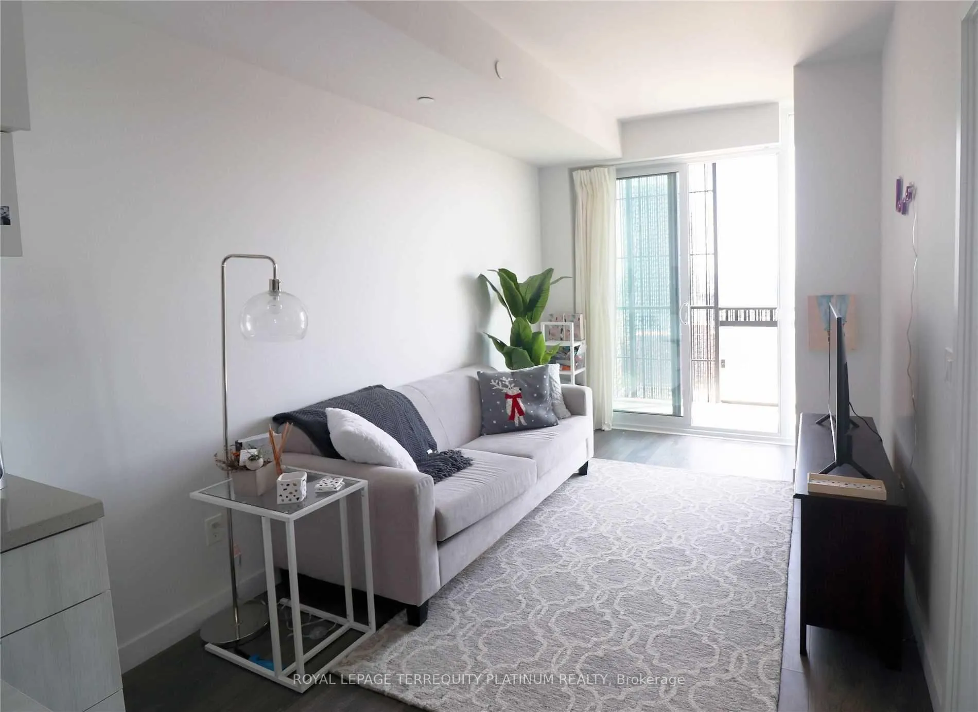 Photo 2 of Unit 2007, 8 Eglinton Avenue E, Toronto, Mount Pleasant West — HOMEH