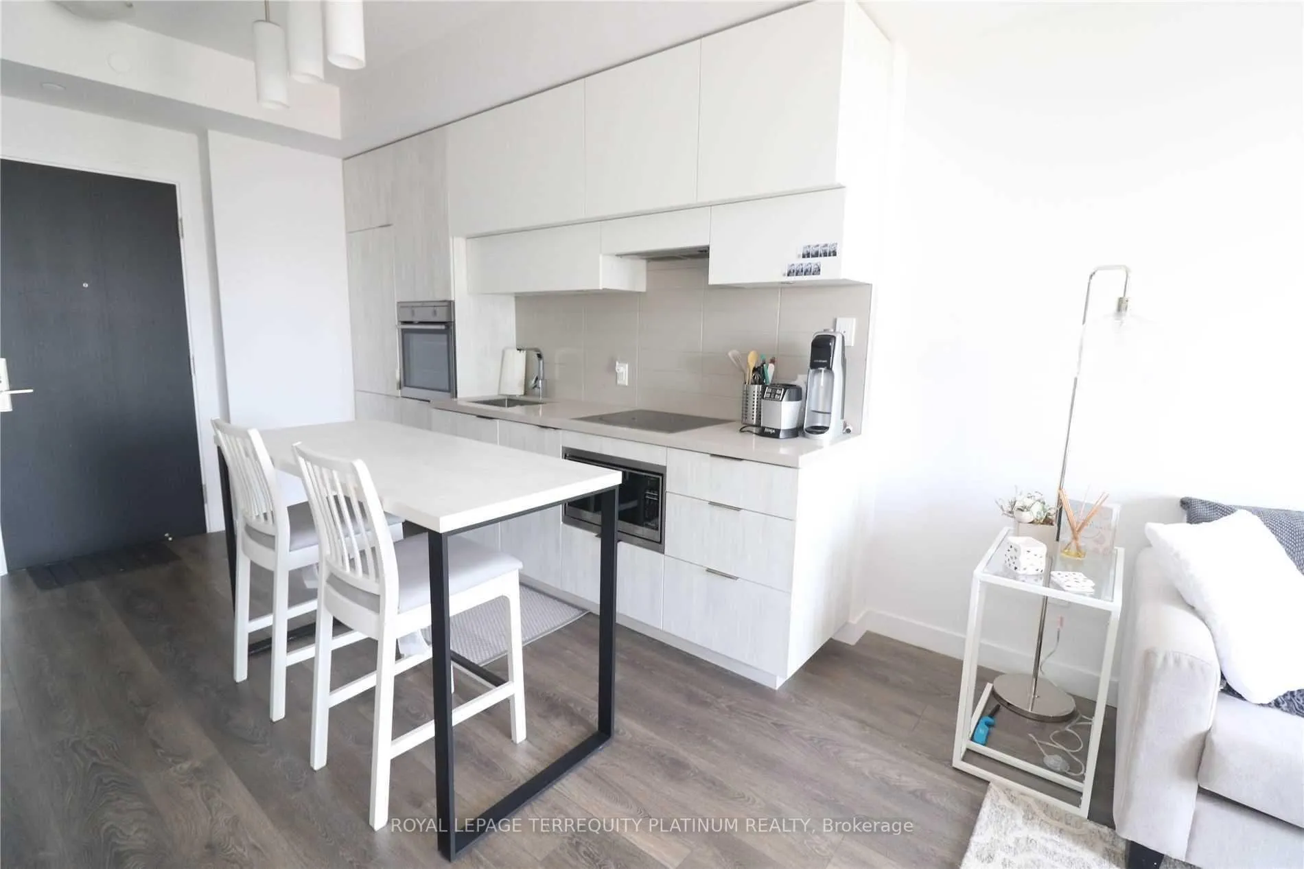 Photo 3 of Unit 2007, 8 Eglinton Avenue E, Toronto, Mount Pleasant West — HOMEH