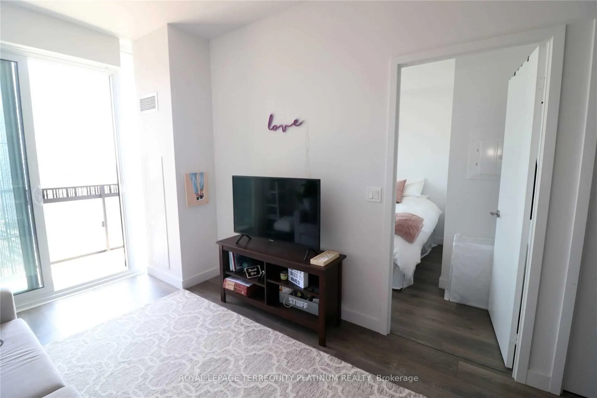 Photo 4 of Unit 2007, 8 Eglinton Avenue E, Toronto, Mount Pleasant West — HOMEH