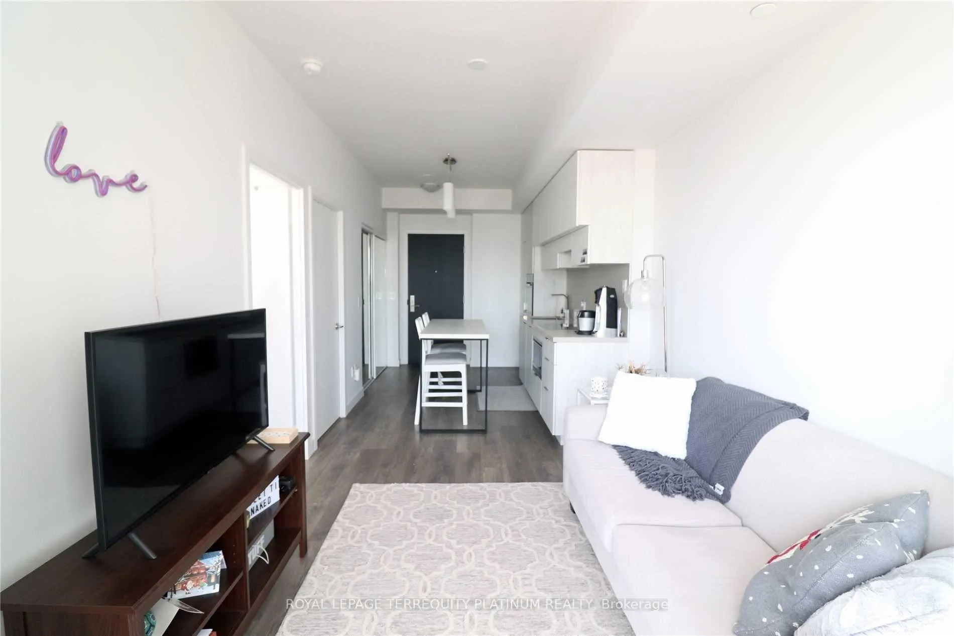 Photo 5 of Unit 2007, 8 Eglinton Avenue E, Toronto, Mount Pleasant West — HOMEH
