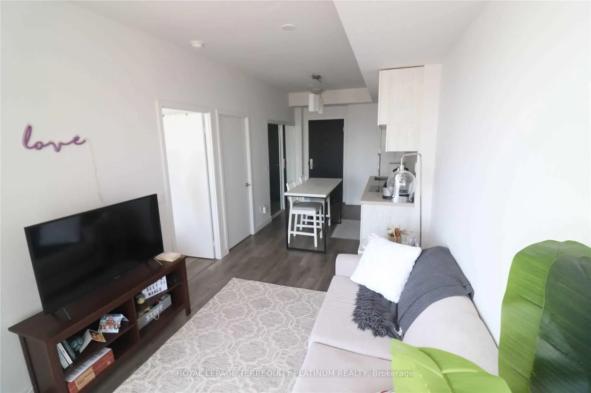 Photo 6 of Unit 2007, 8 Eglinton Avenue E, Toronto, Mount Pleasant West — HOMEH