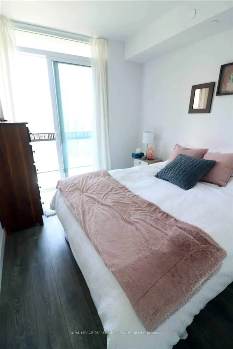 Photo 7 of Unit 2007, 8 Eglinton Avenue E, Toronto, Mount Pleasant West — HOMEH