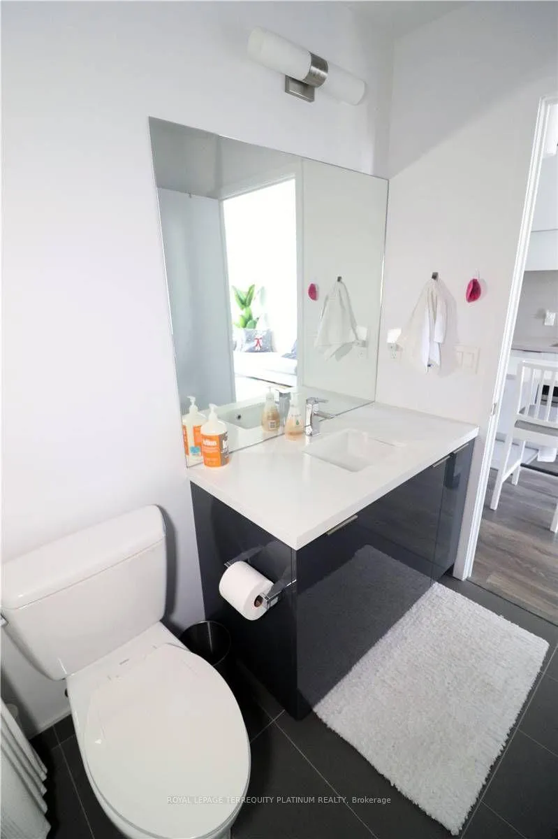 Photo 8 of Unit 2007, 8 Eglinton Avenue E, Toronto, Mount Pleasant West — HOMEH