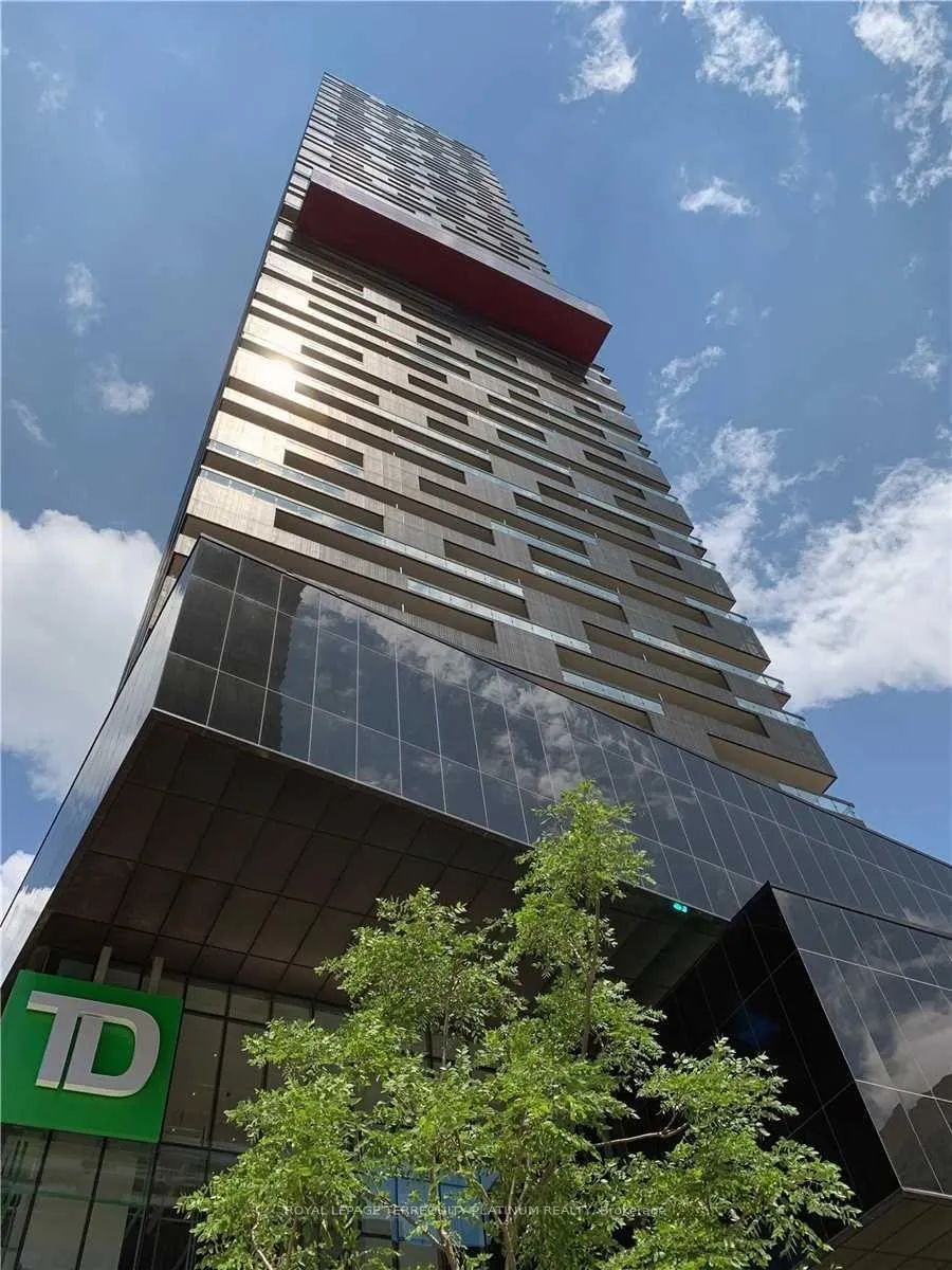 Photo 10 of Unit 2007, 8 Eglinton Avenue E, Toronto, Mount Pleasant West — HOMEH