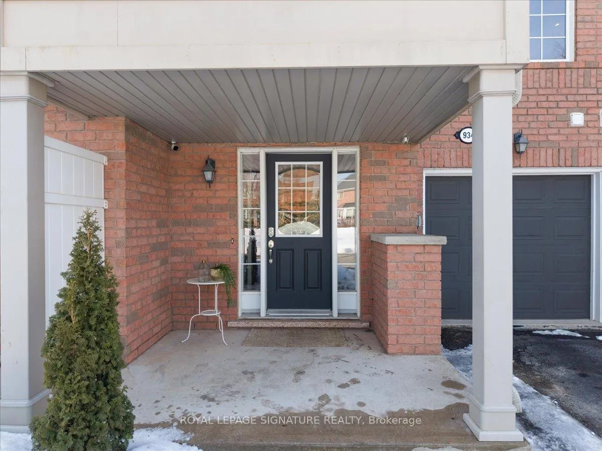 Photo 2 of 934 Ambroise Crescent, Milton, Coates — HOMEH