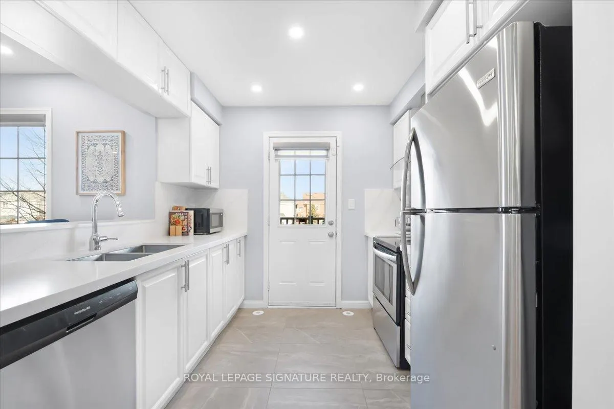 Photo 11 of 934 Ambroise Crescent, Milton, Coates — HOMEH