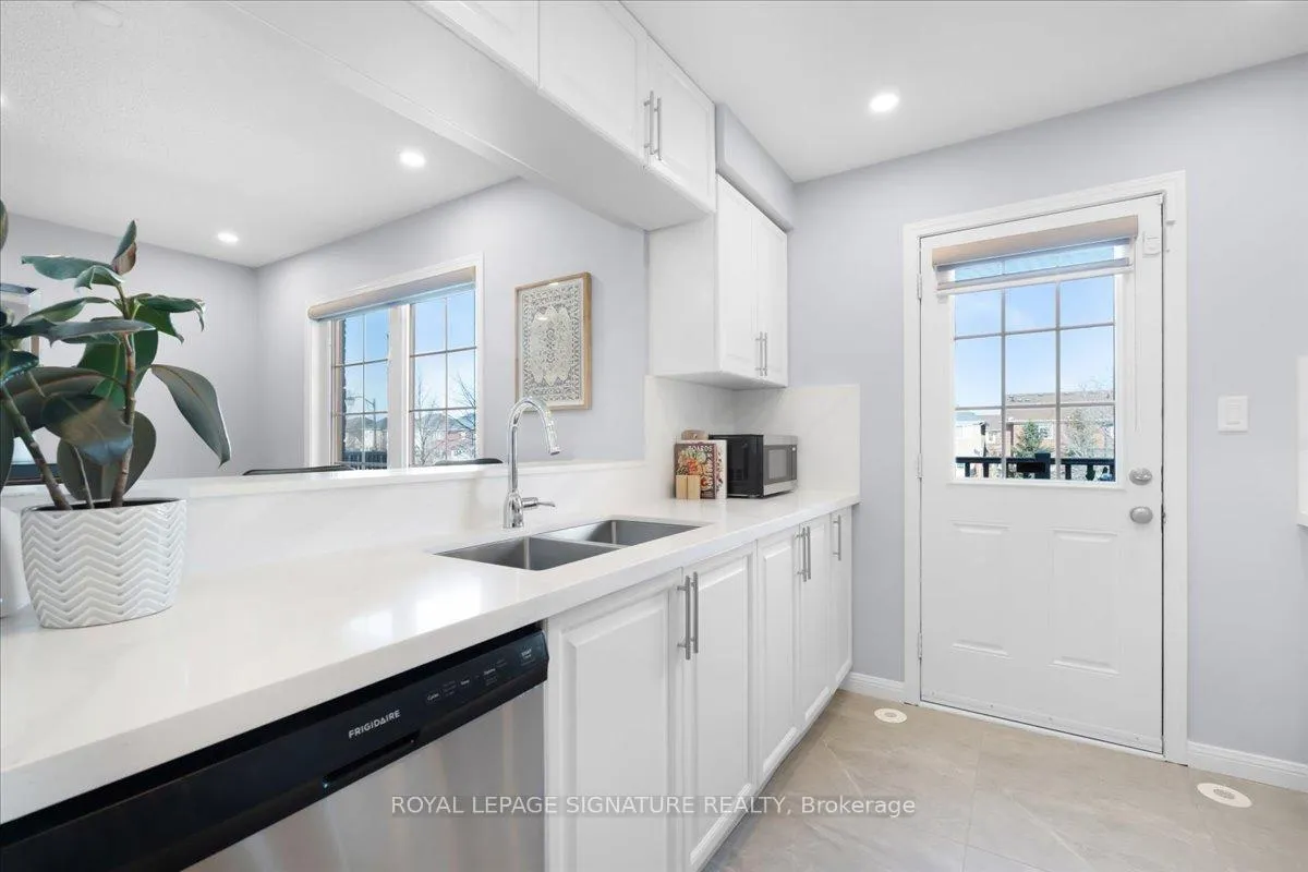 Photo 12 of 934 Ambroise Crescent, Milton, Coates — HOMEH