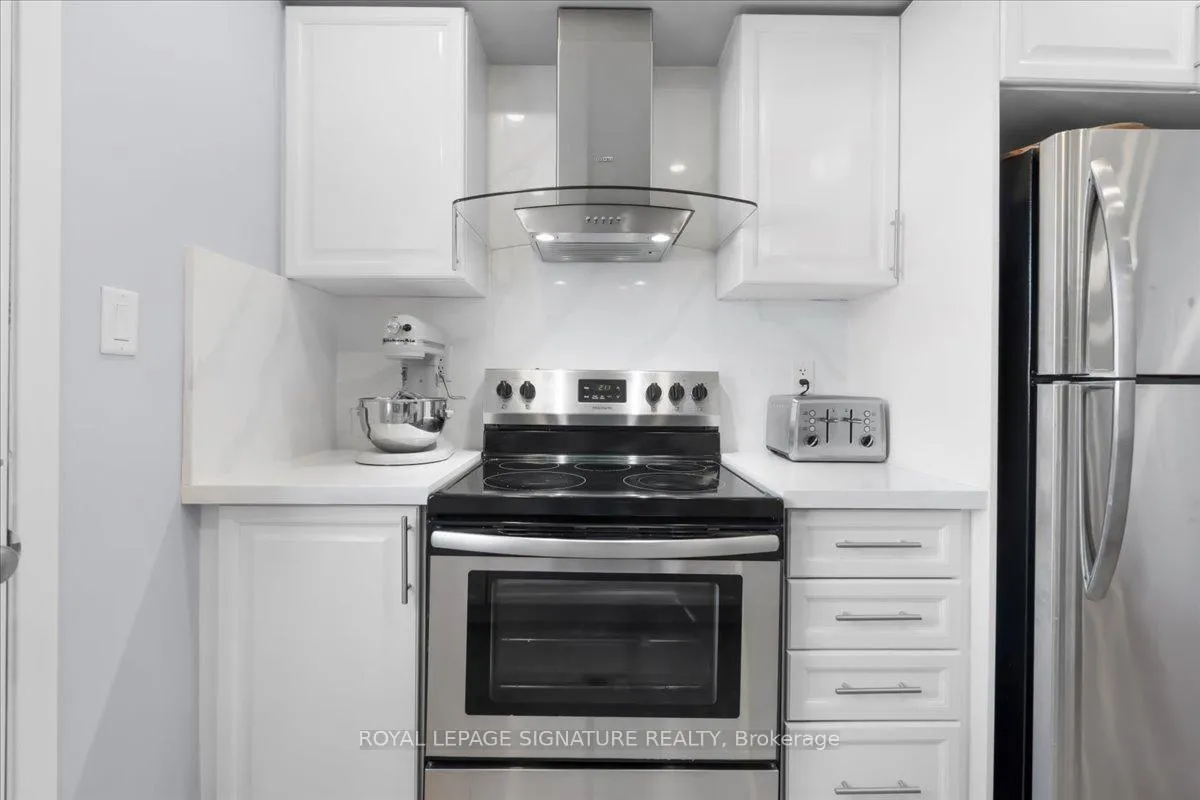 Photo 13 of 934 Ambroise Crescent, Milton, Coates — HOMEH