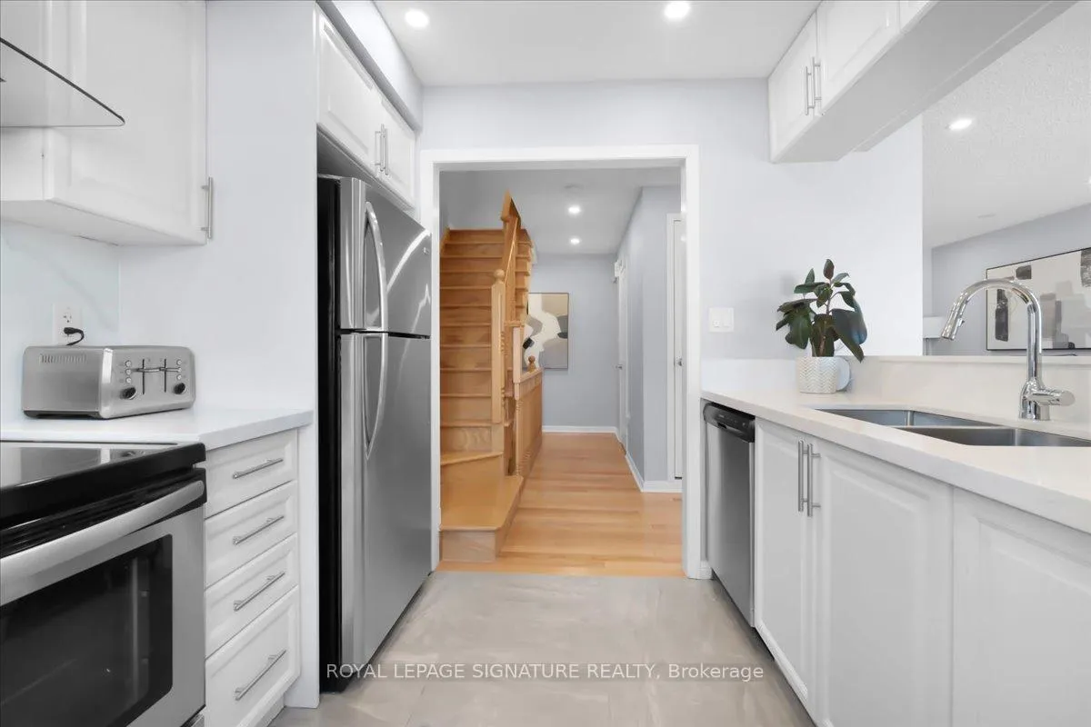 Photo 14 of 934 Ambroise Crescent, Milton, Coates — HOMEH