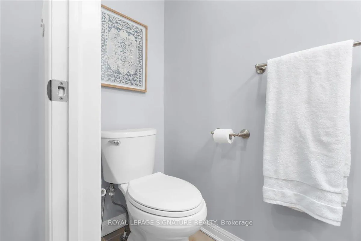 Photo 17 of 934 Ambroise Crescent, Milton, Coates — HOMEH