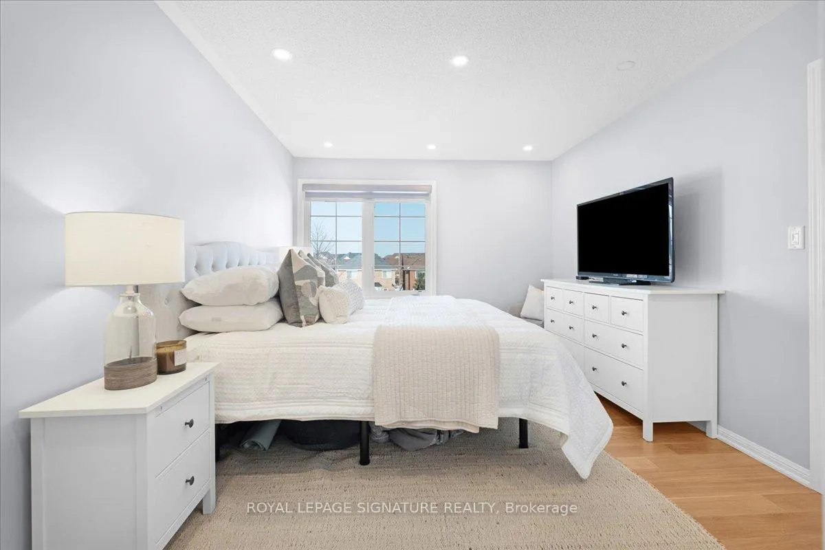 Photo 22 of 934 Ambroise Crescent, Milton, Coates — HOMEH