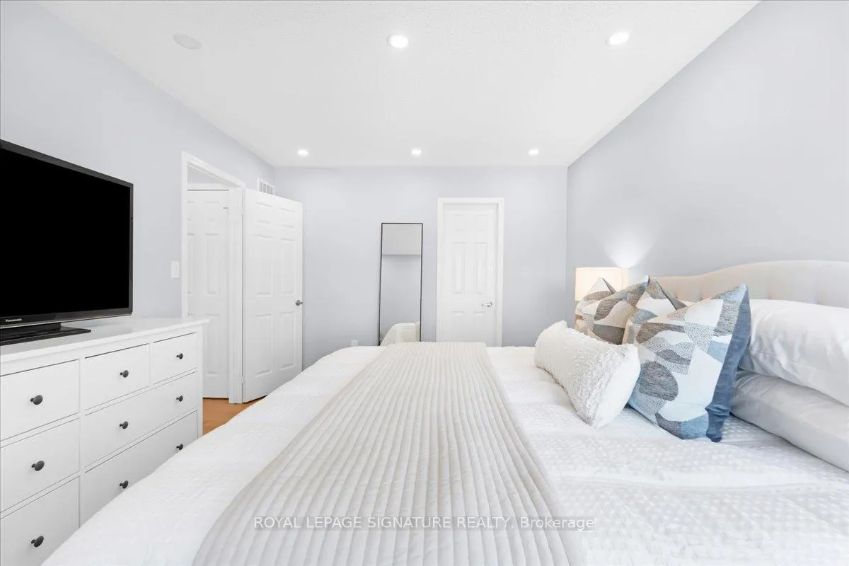 Photo 23 of 934 Ambroise Crescent, Milton, Coates — HOMEH