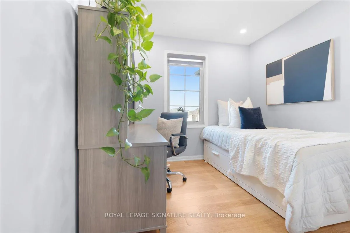 Photo 24 of 934 Ambroise Crescent, Milton, Coates — HOMEH