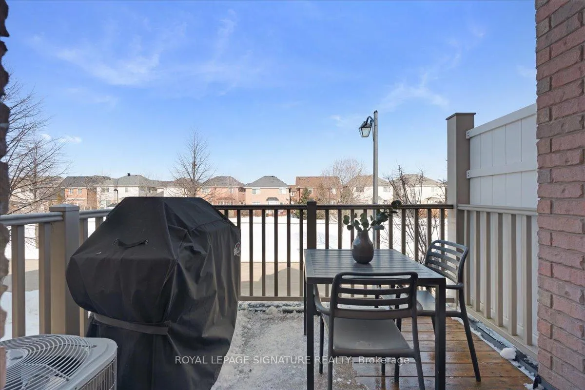 Photo 26 of 934 Ambroise Crescent, Milton, Coates — HOMEH