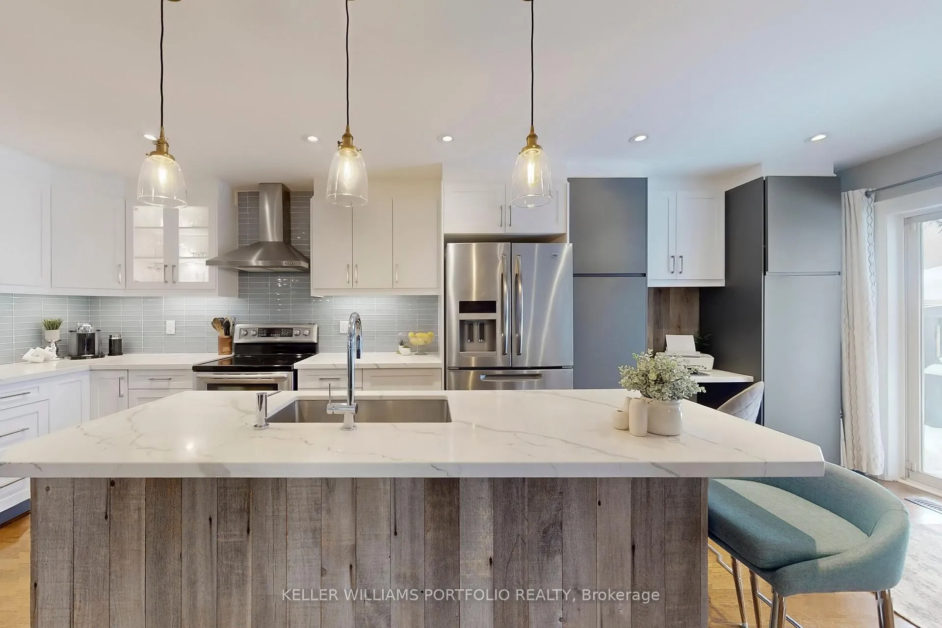 Photo 3 of 75 Monteith Crescent, Vaughan, Maple — HOMEH