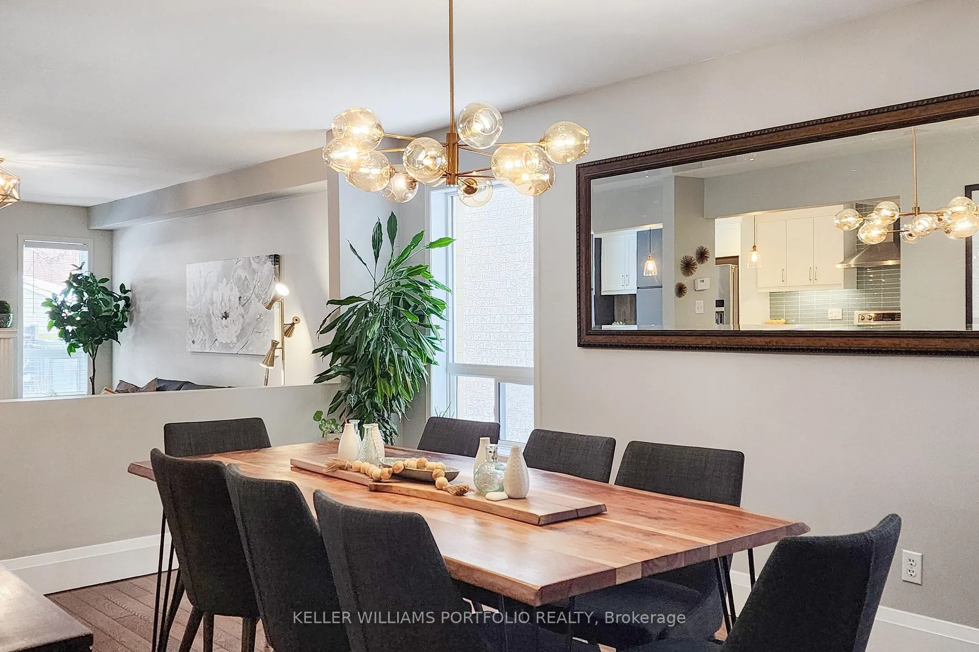 Photo 5 of 75 Monteith Crescent, Vaughan, Maple — HOMEH