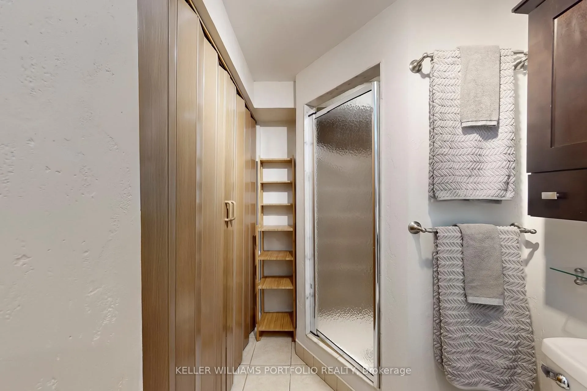 Photo 32 of 75 Monteith Crescent, Vaughan, Maple — HOMEH