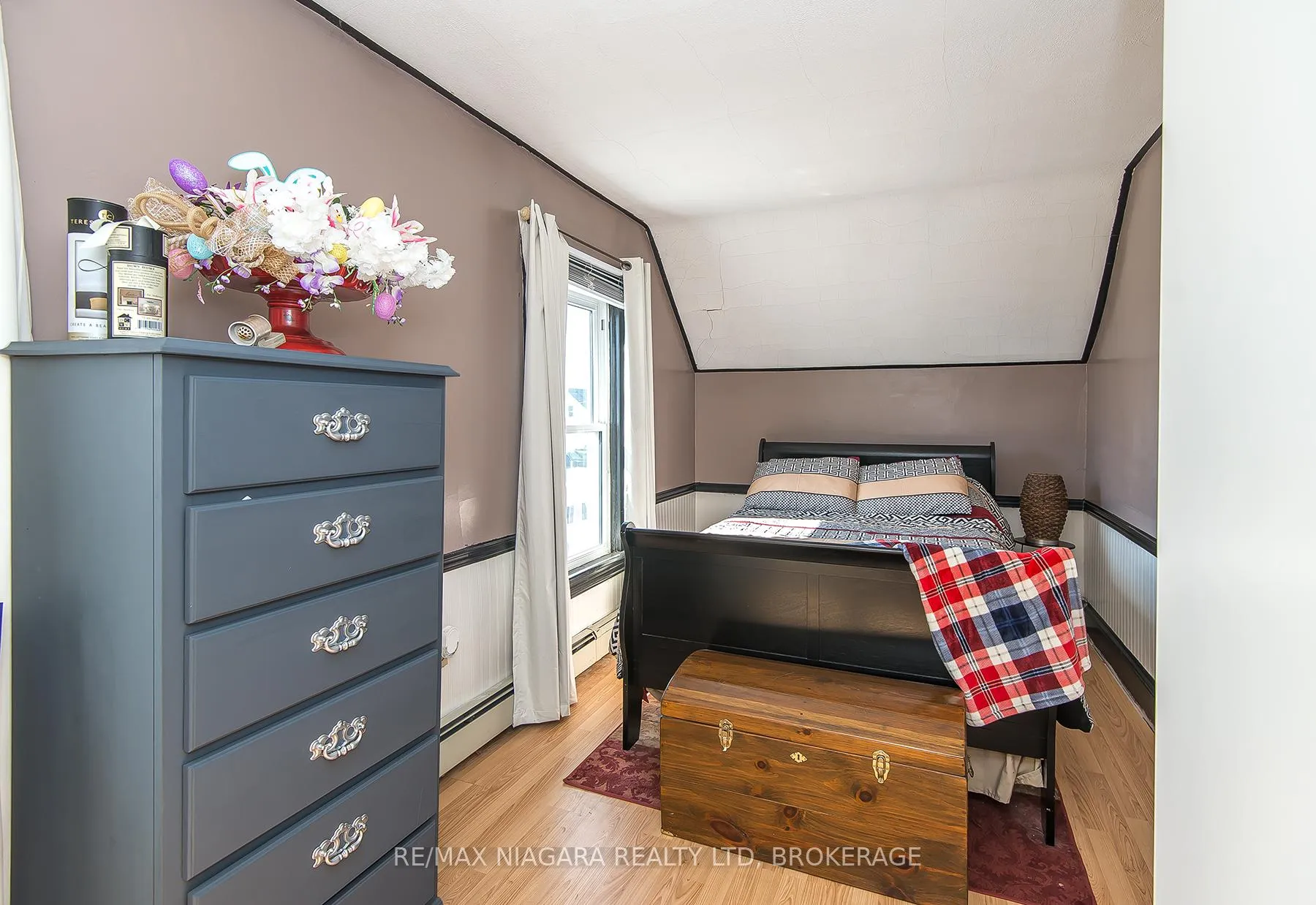 Photo 48 of 9 Beech Street, Port Colborne, Main Street — HOMEH