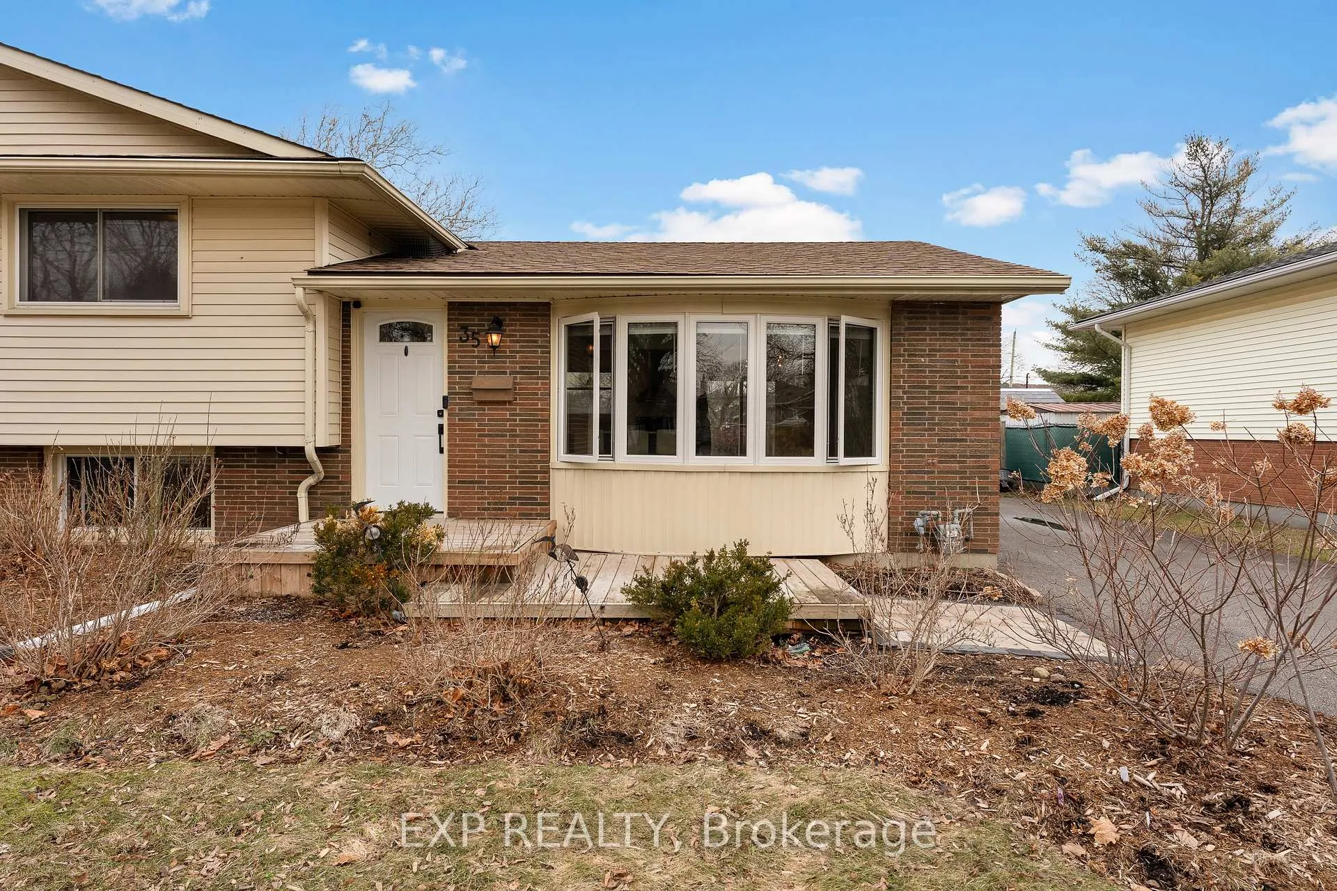 Photo 2 of 35 Bishops Road, St. Catharines, Vine/Linwell — HOMEH