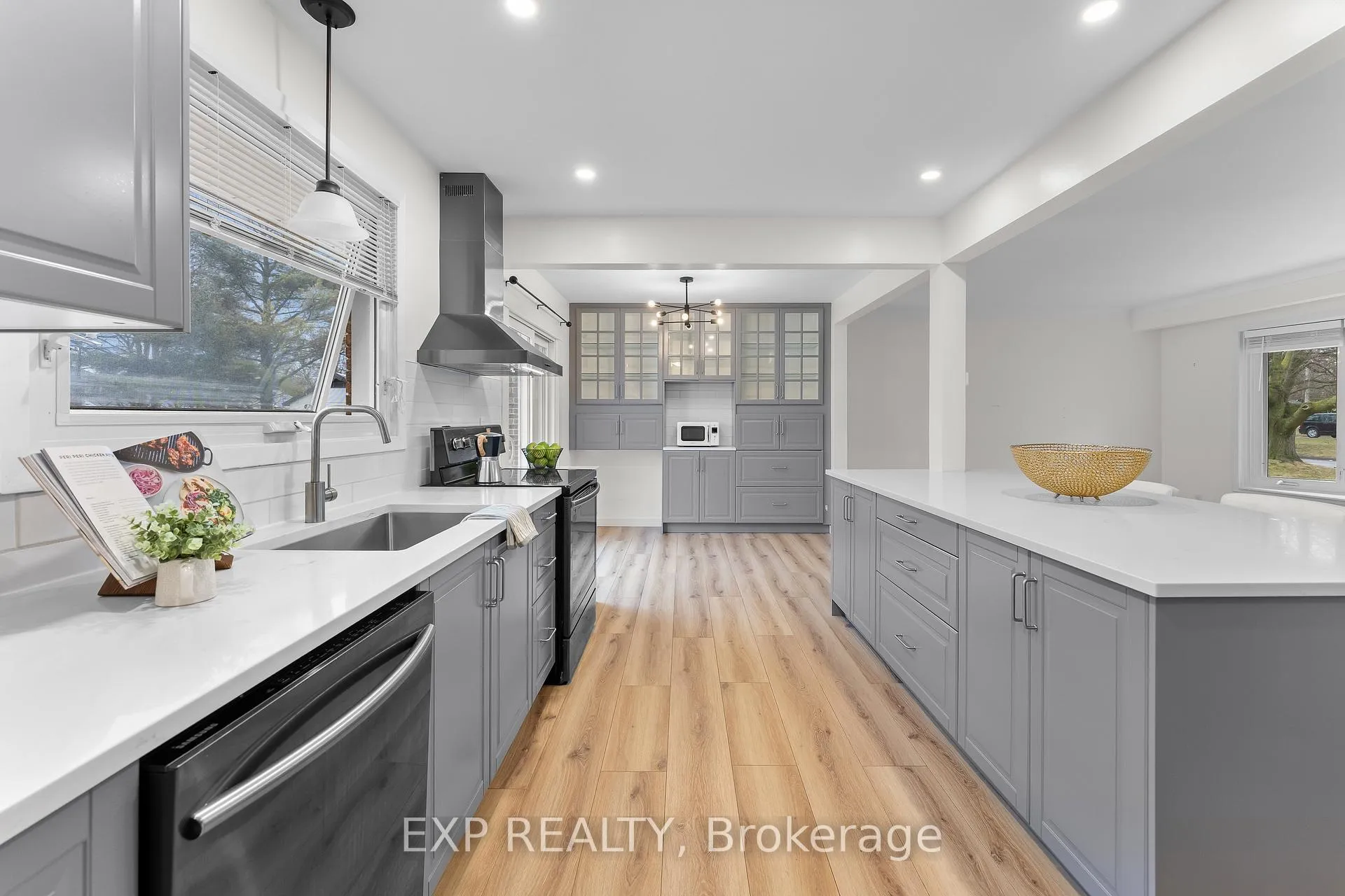 Photo 5 of 35 Bishops Road, St. Catharines, Vine/Linwell — HOMEH